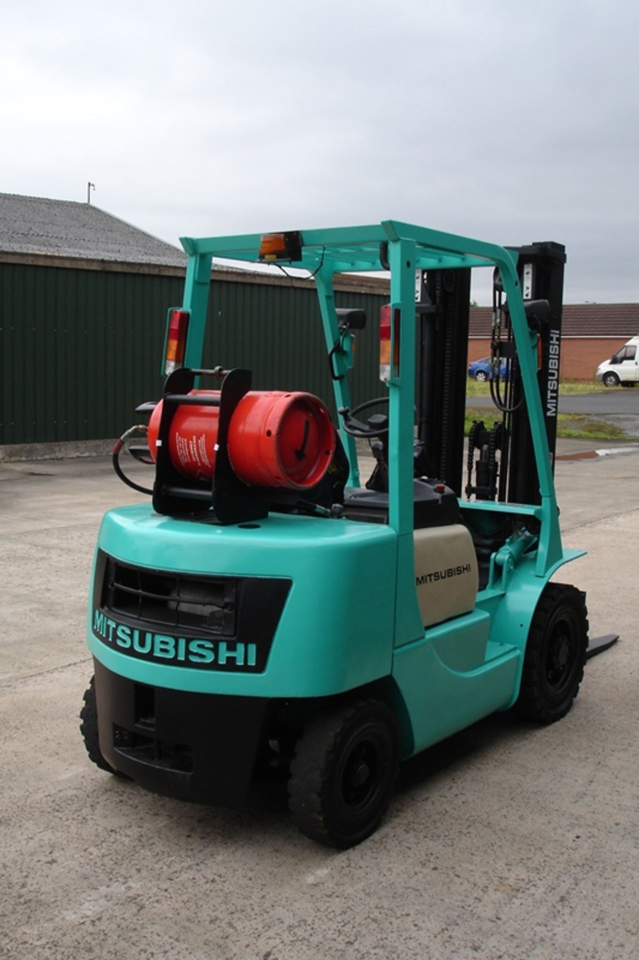 Mitsubishi 2.5 ton Forklift - Image 2 of 6