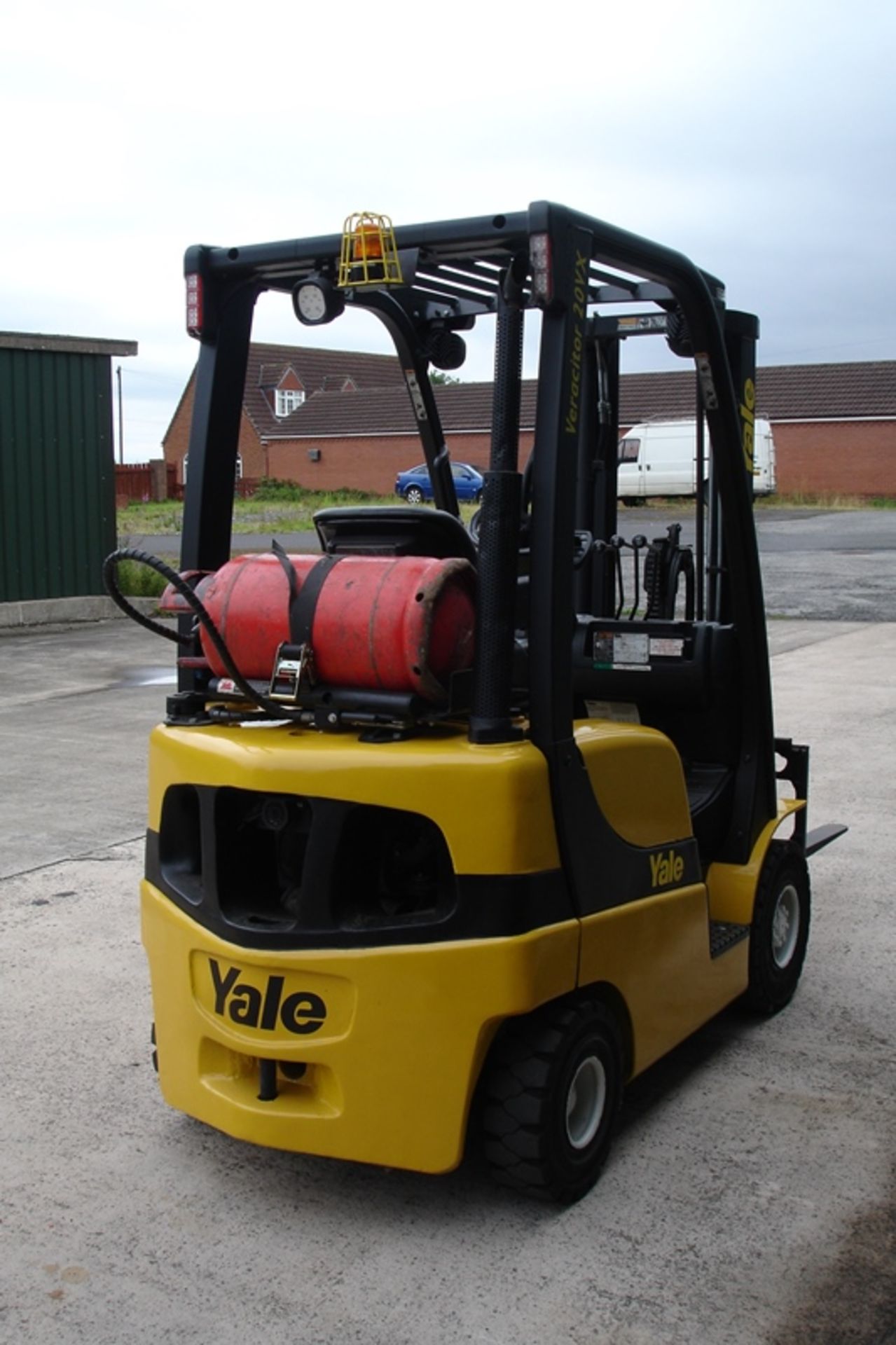 Yale 2 ton Forklift ( 2011 ) - Image 3 of 7