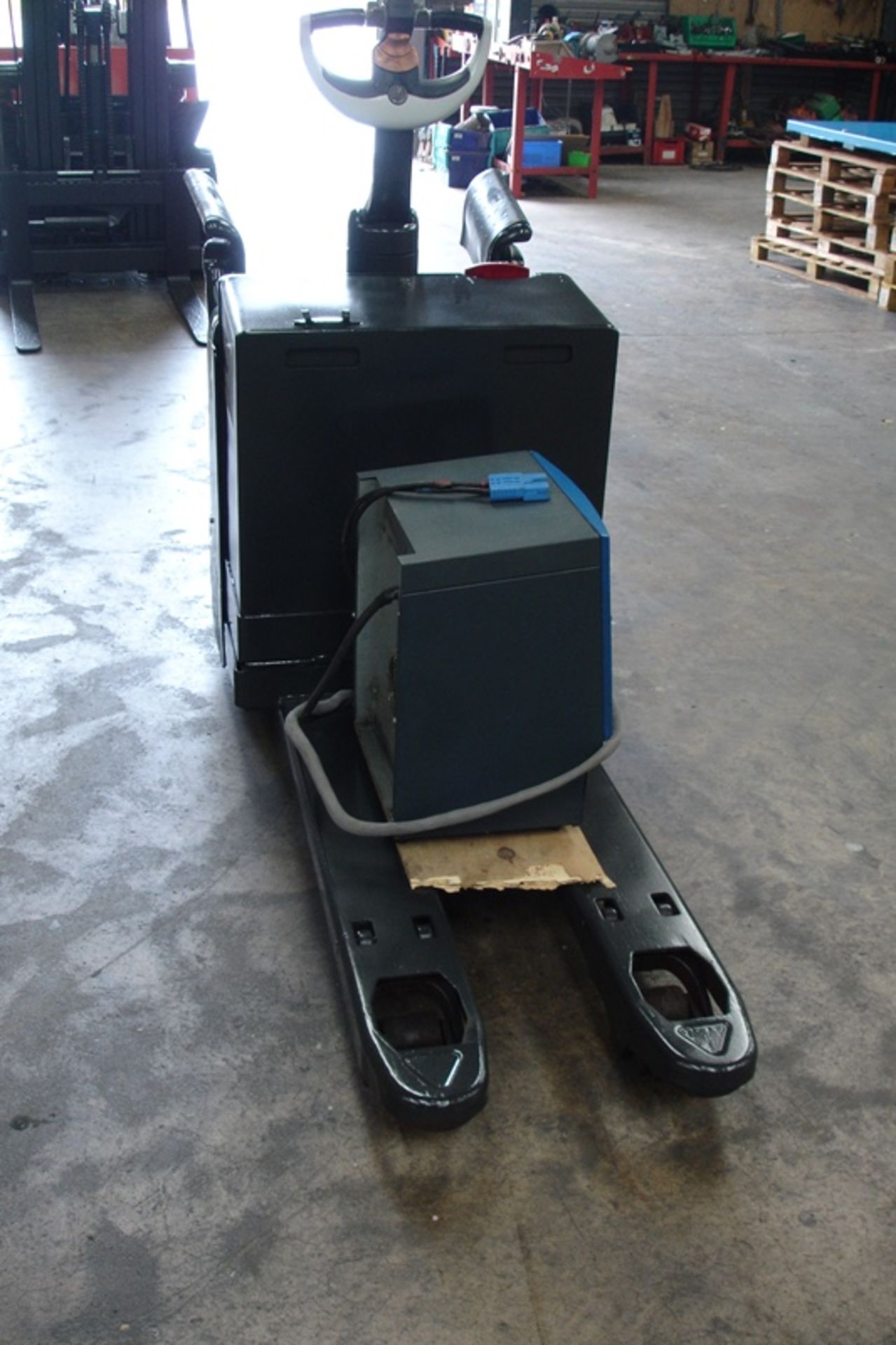 Crown Ride on Pallet Mover - Image 3 of 3