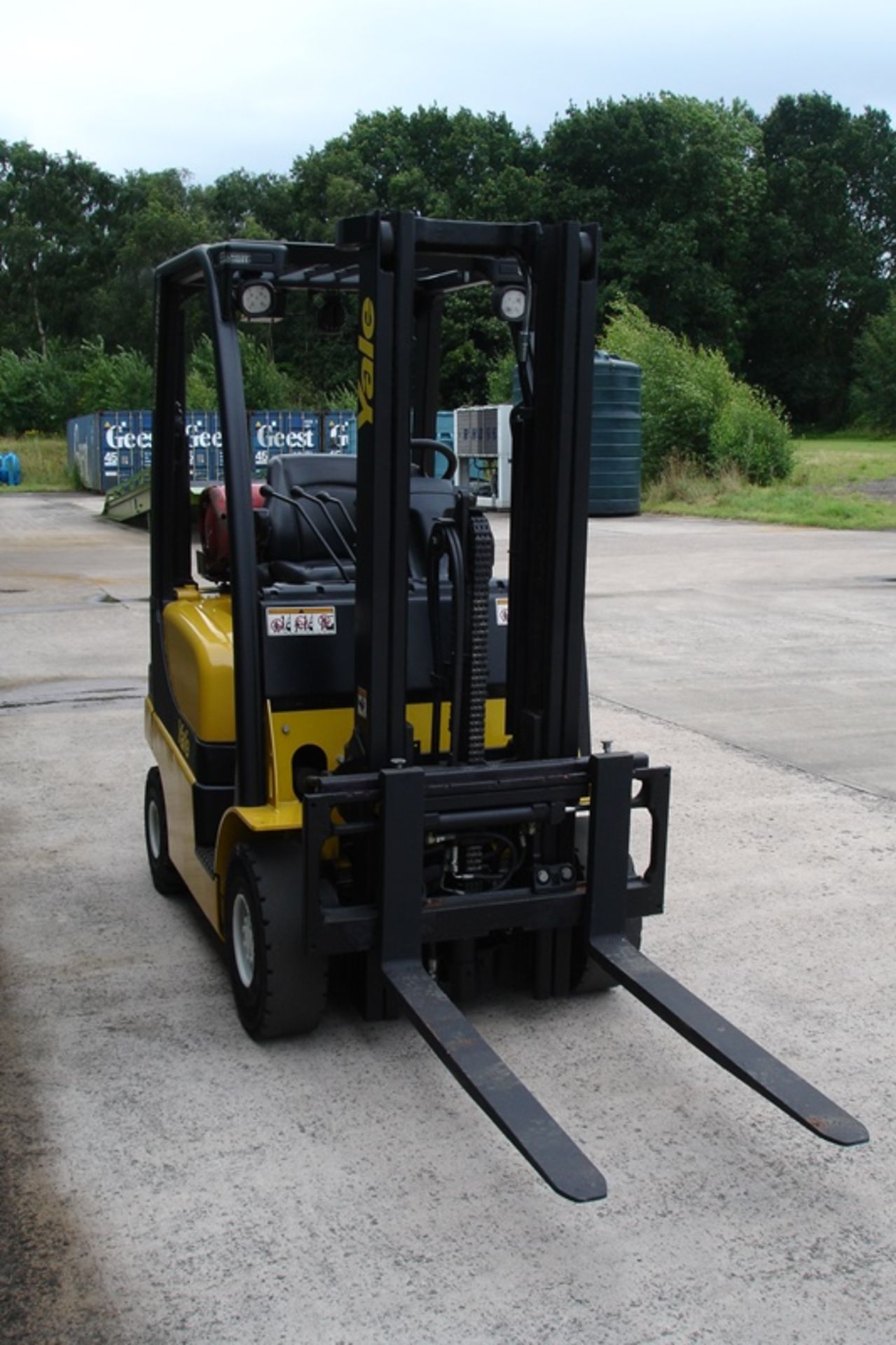 Yale 2 ton Forklift ( 2011 ) - Image 4 of 7