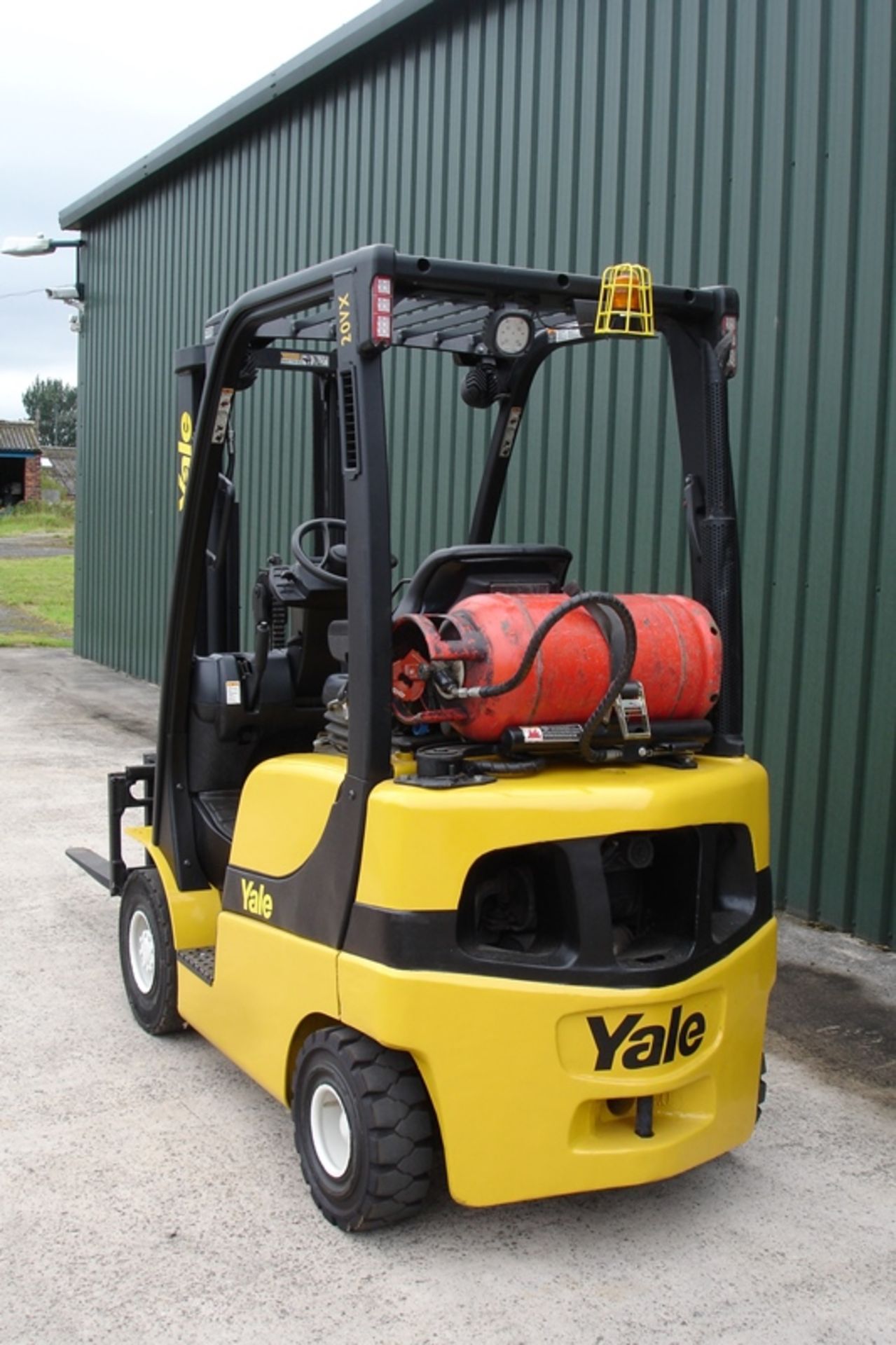 Yale 2 ton Forklift ( 2011 ) - Image 2 of 7