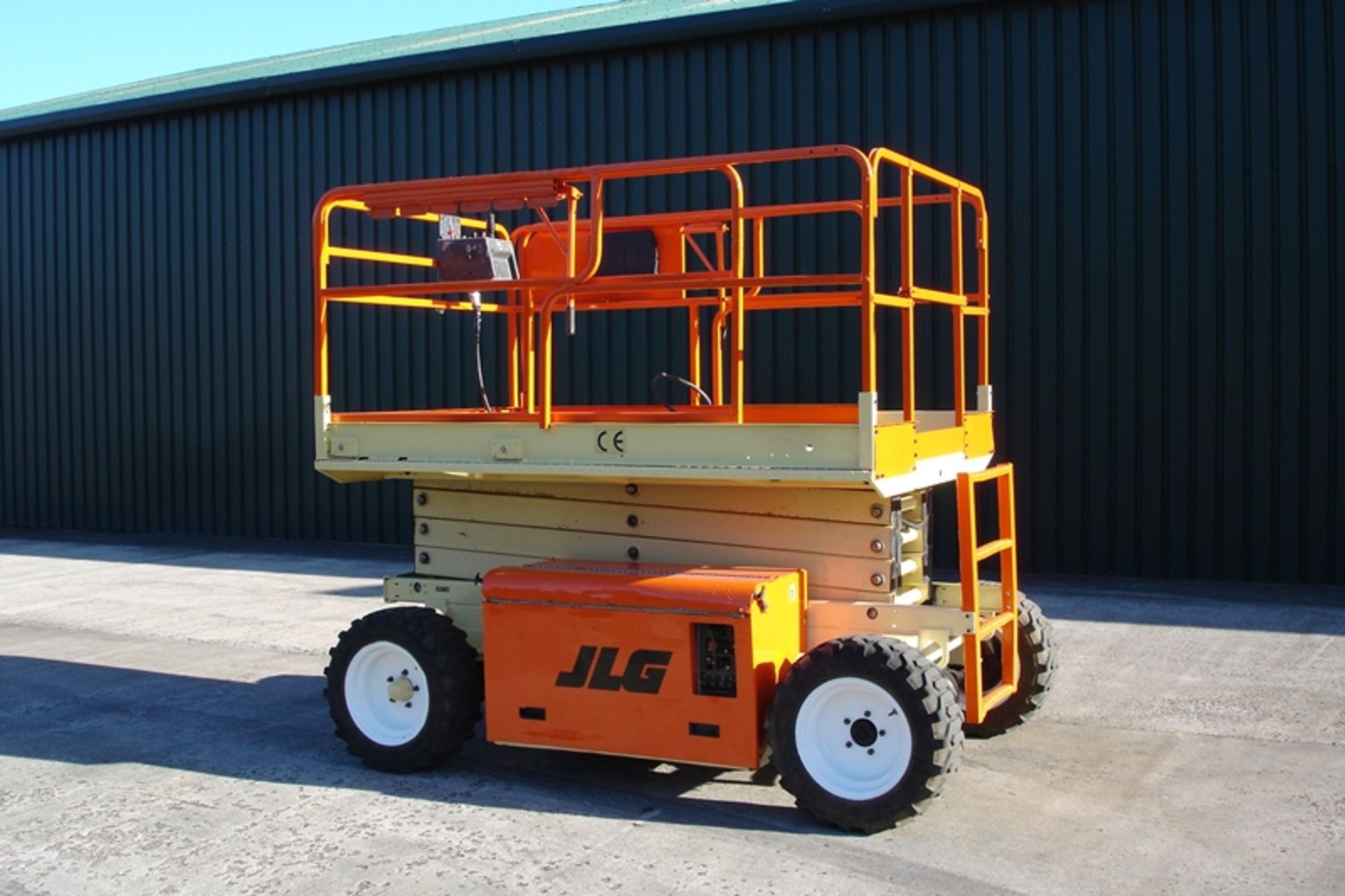 JLG Scissor Lift Rough terrain ( Diesel )