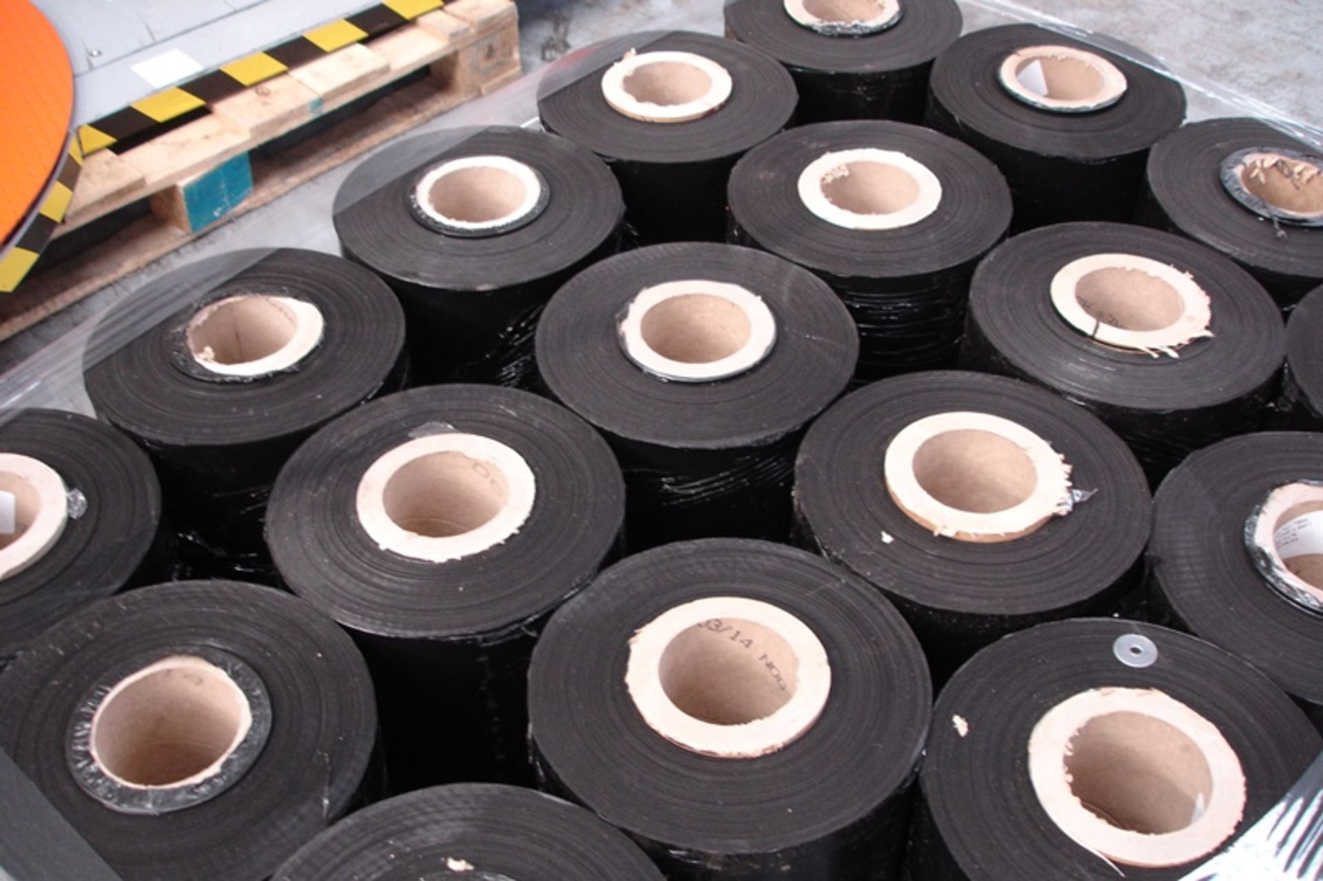 18 Rolls of Pallet Wrap for wrapping machines - Image 2 of 2