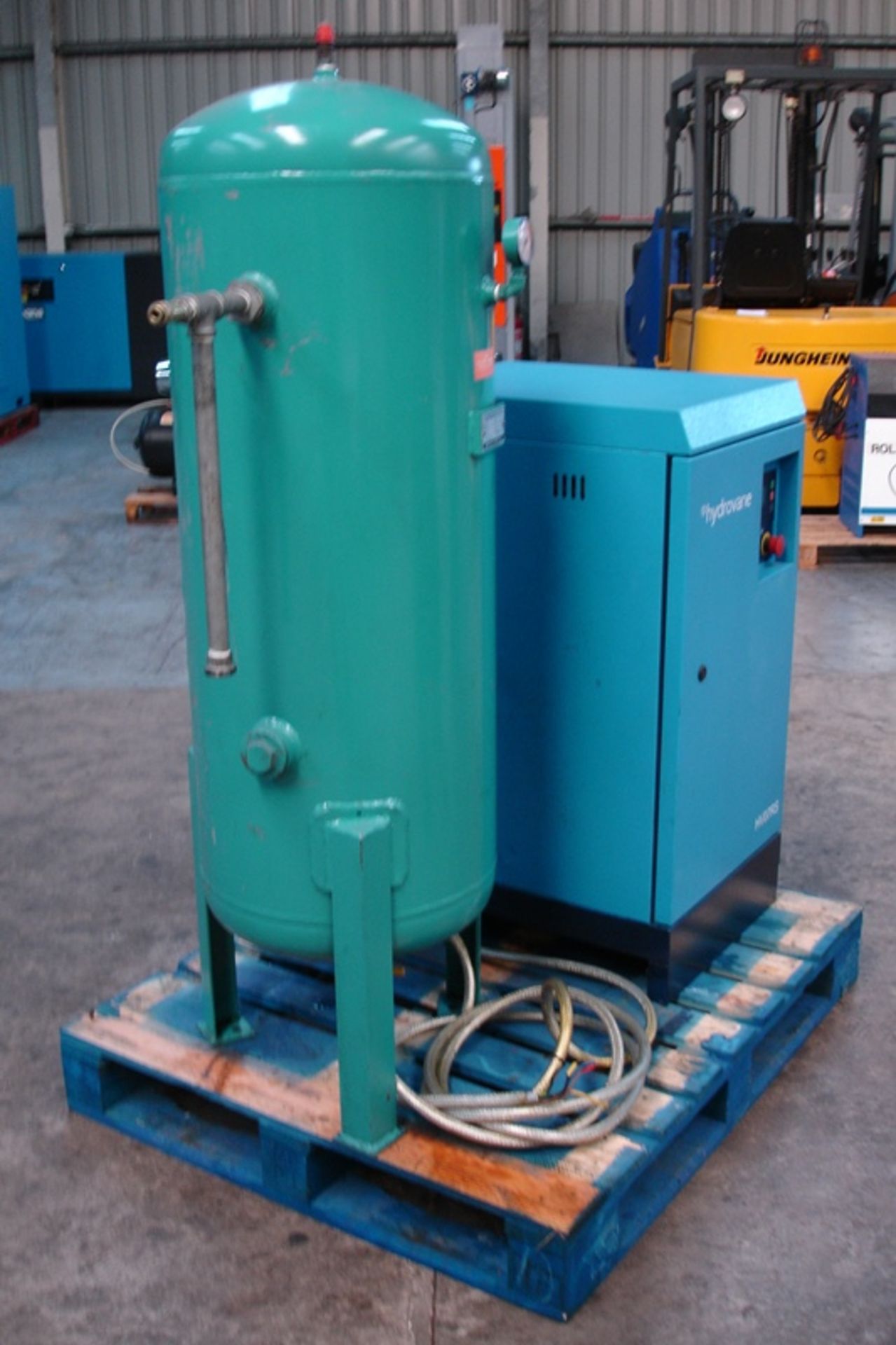 Hydrovane HV07RS Compressor & Tank - Image 2 of 3