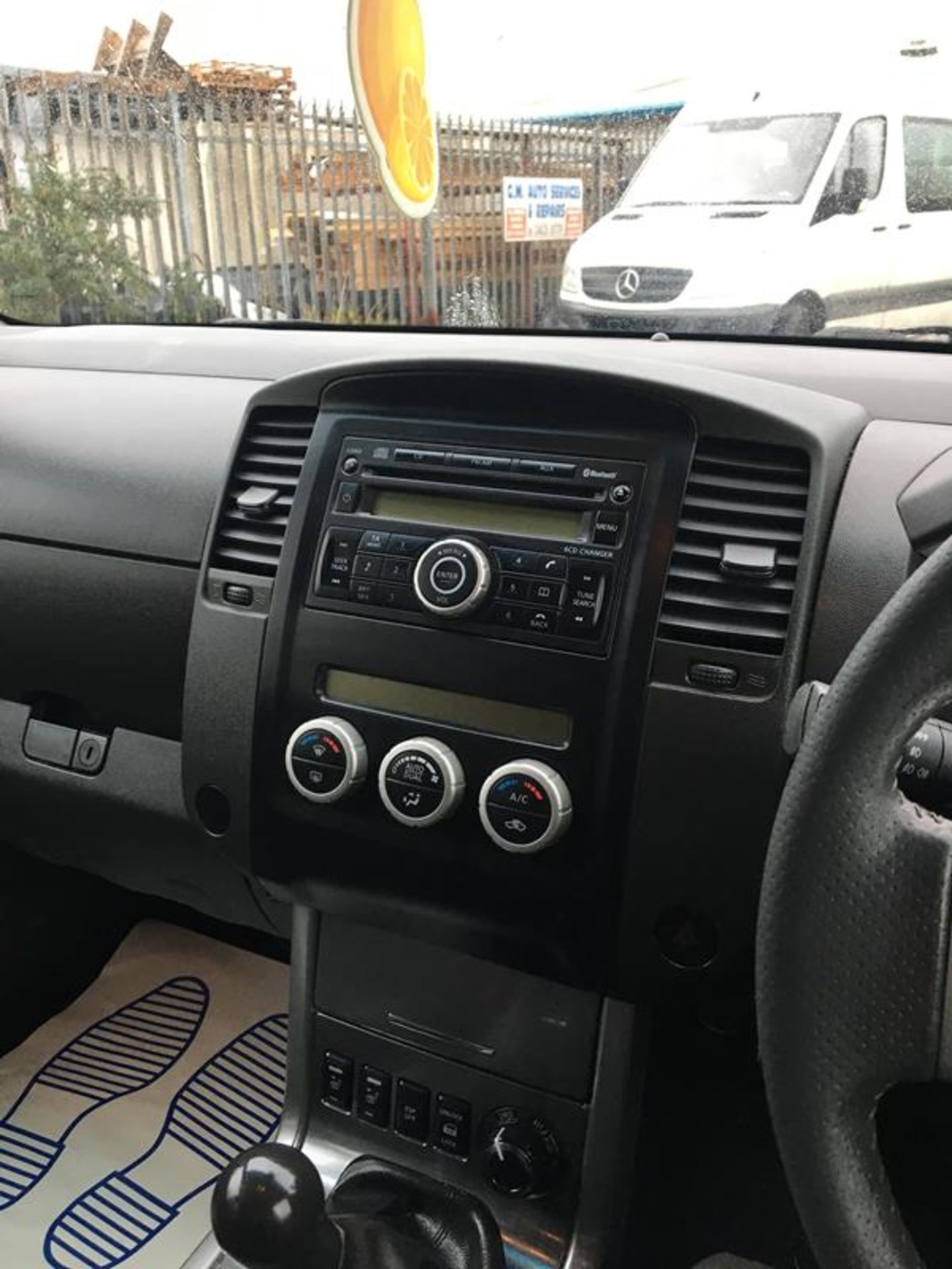 Nissan Navara Tekna - Image 11 of 11