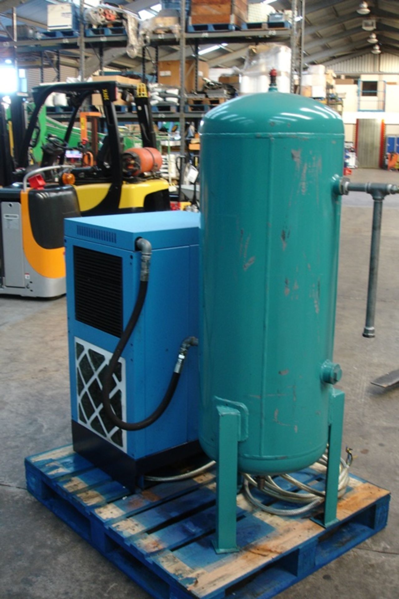 Hydrovane HV07RS Compressor & Tank - Image 3 of 3