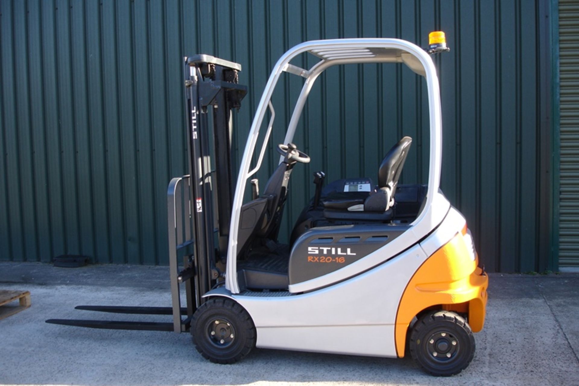 Still 1.6 ton Forklift