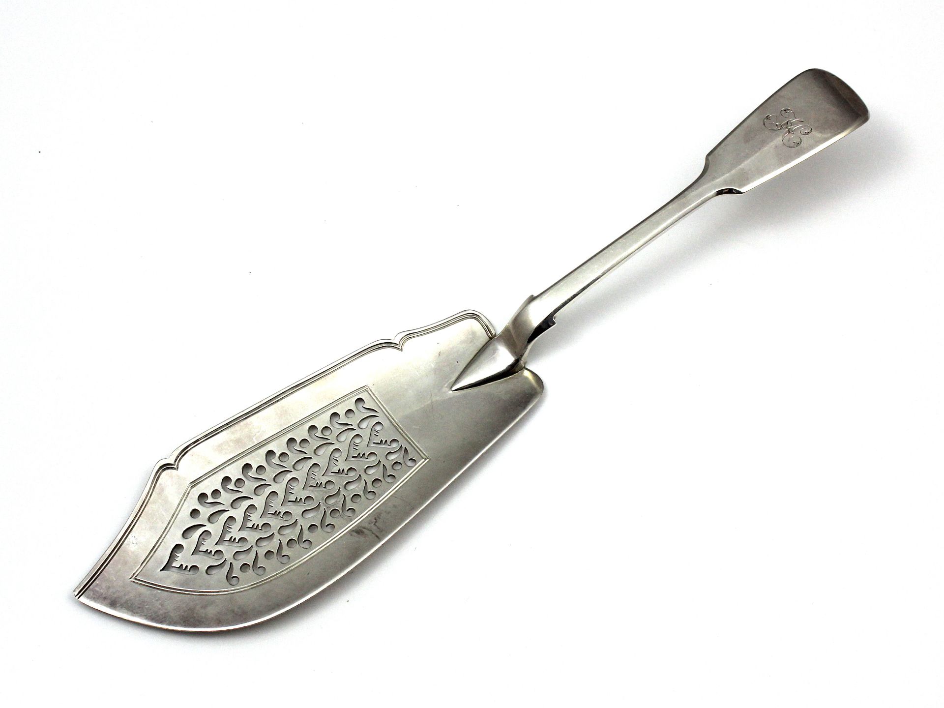 An antique William IV Sterling Silver fish slice by Mary Chawner, London 1836. In fiddle pattern,