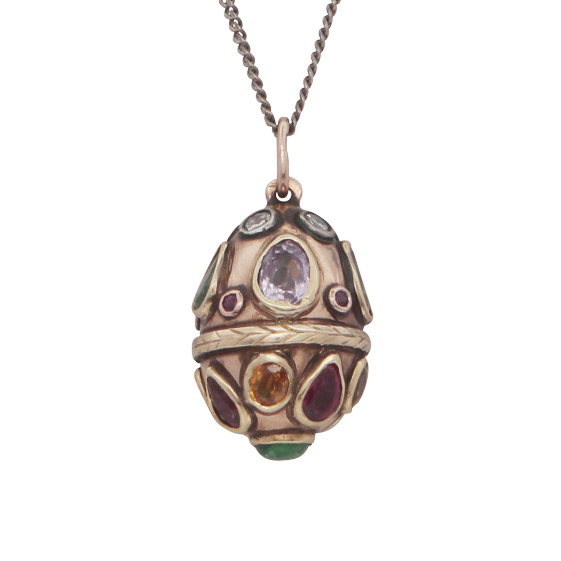 FABERGE A jewelled egg pendant in 56 zolotnik yellow and rose gold, workmasters mark of August