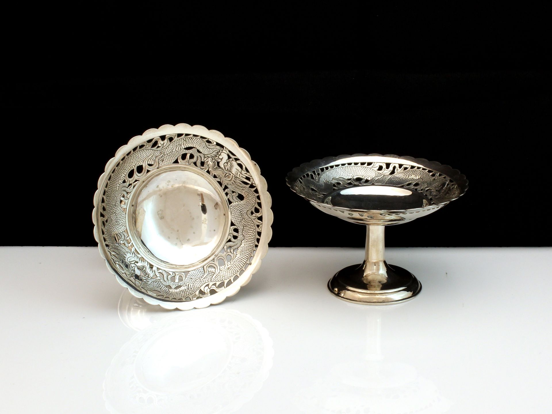 A pair of antique Qing dynasty Chinese Export Silver comport dishes / tazzas by Wang Hing & Co of