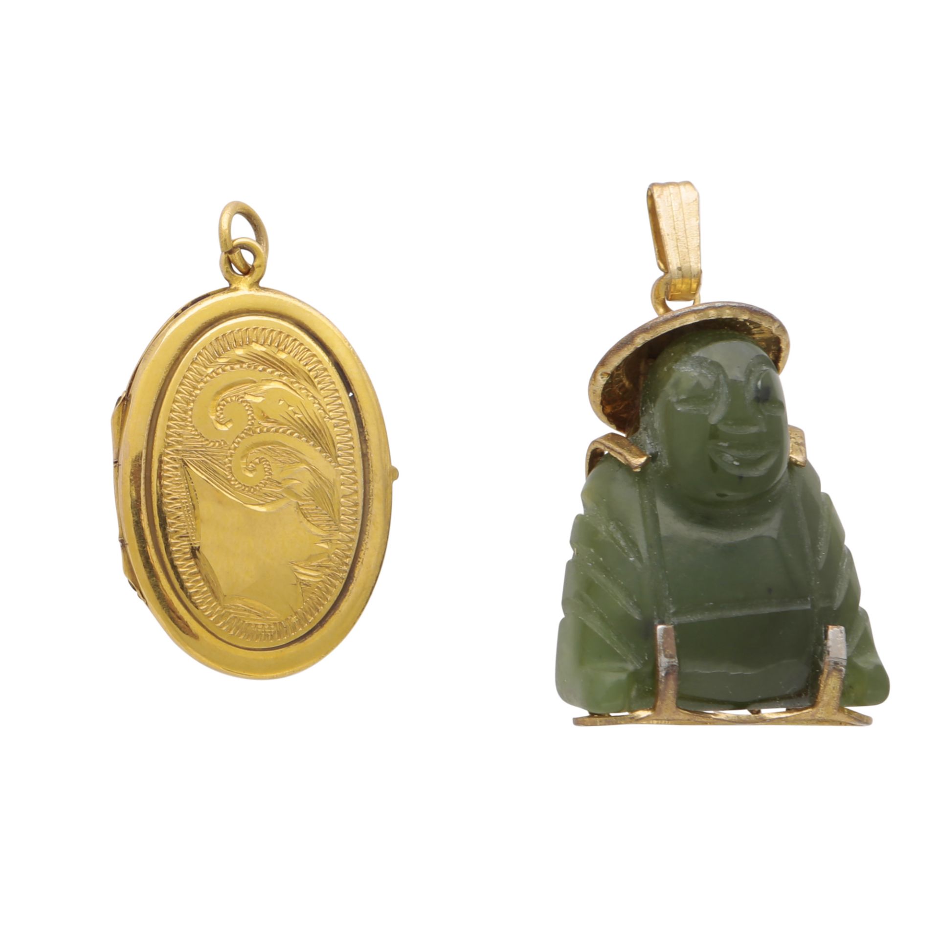 A Vintage figural carved jade pendant in yellow gold depicting an oriental / Chinese figure carved