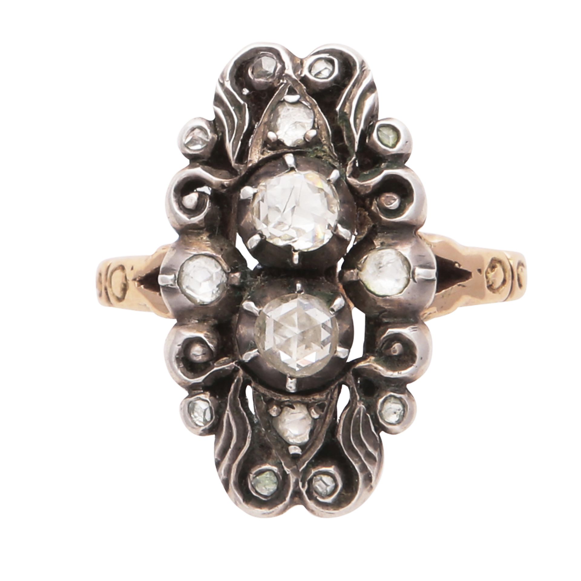 An antique Georgian diamond ring in yellow gold and silver designed as two central rose cut diamonds