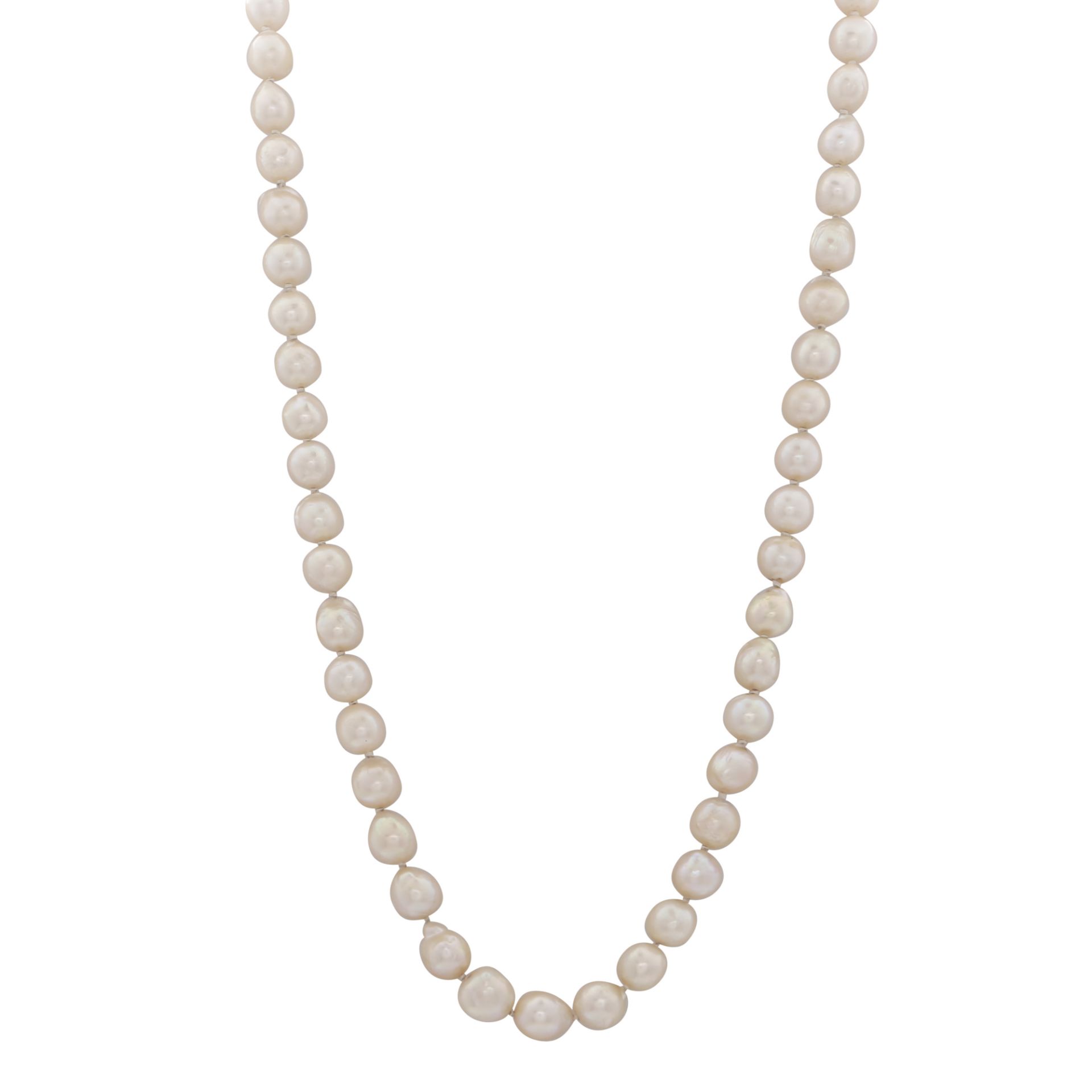 An antique pearl necklace comprising a single strand of pearls. Length 54cm / 21".