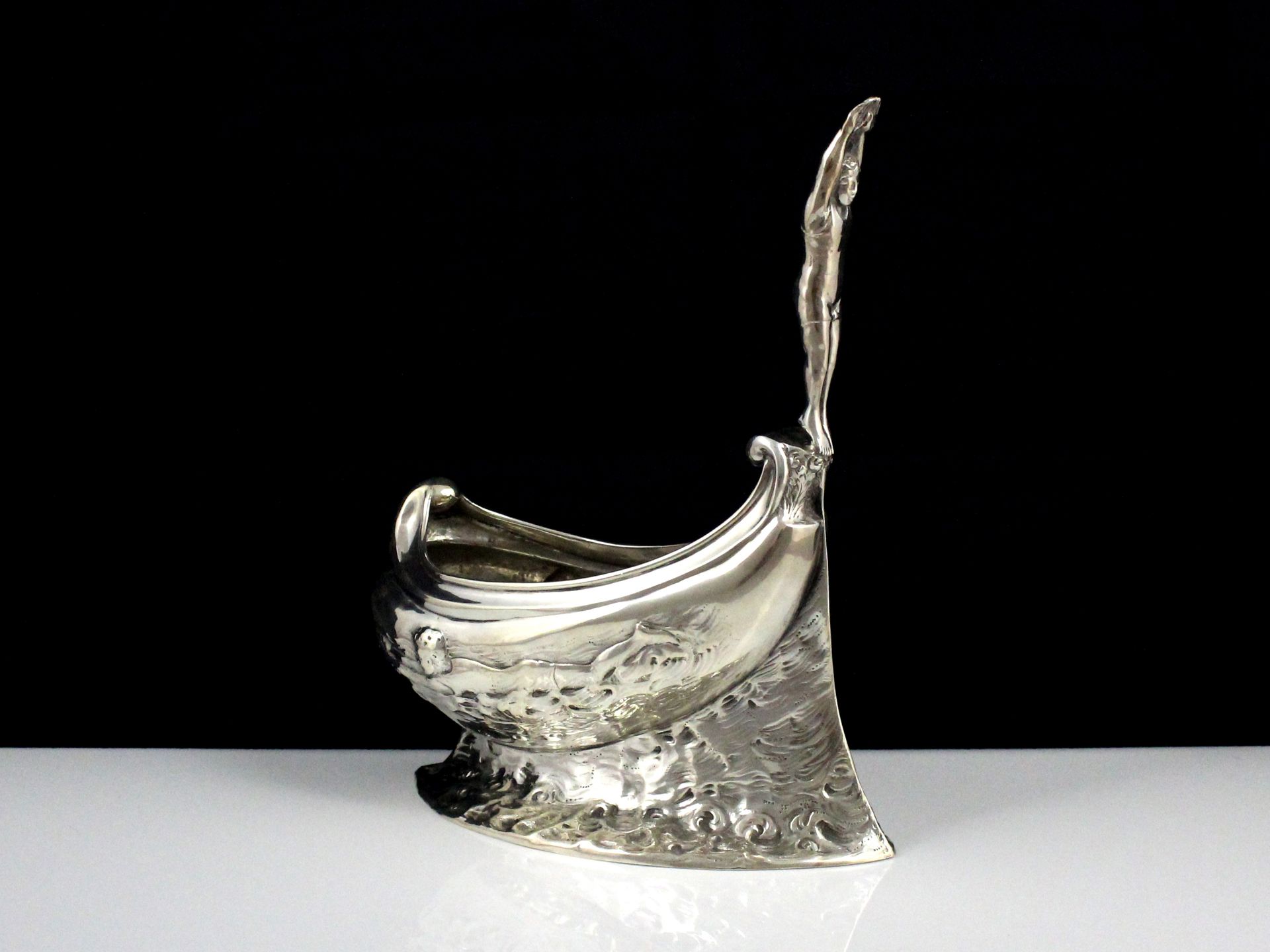 An unusual antique George V Scottish Sterling Silver sauce tureen / vessel by 'D BRS', Glasgow 1928.