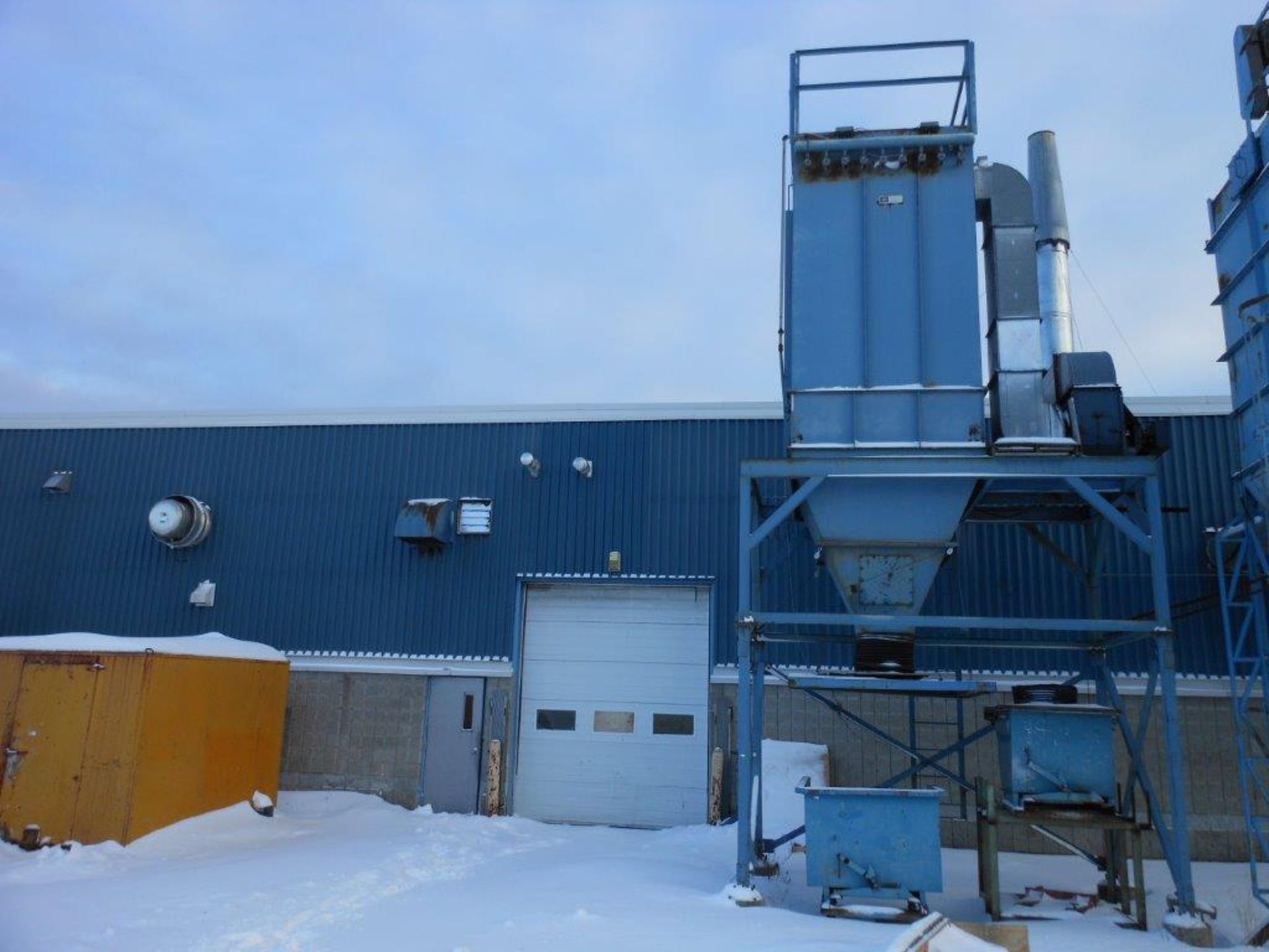 FARR 25 HP EXTERIOR DUST COLLECTOR, C/W CONTROLS, CONDUITS & BLOWERS