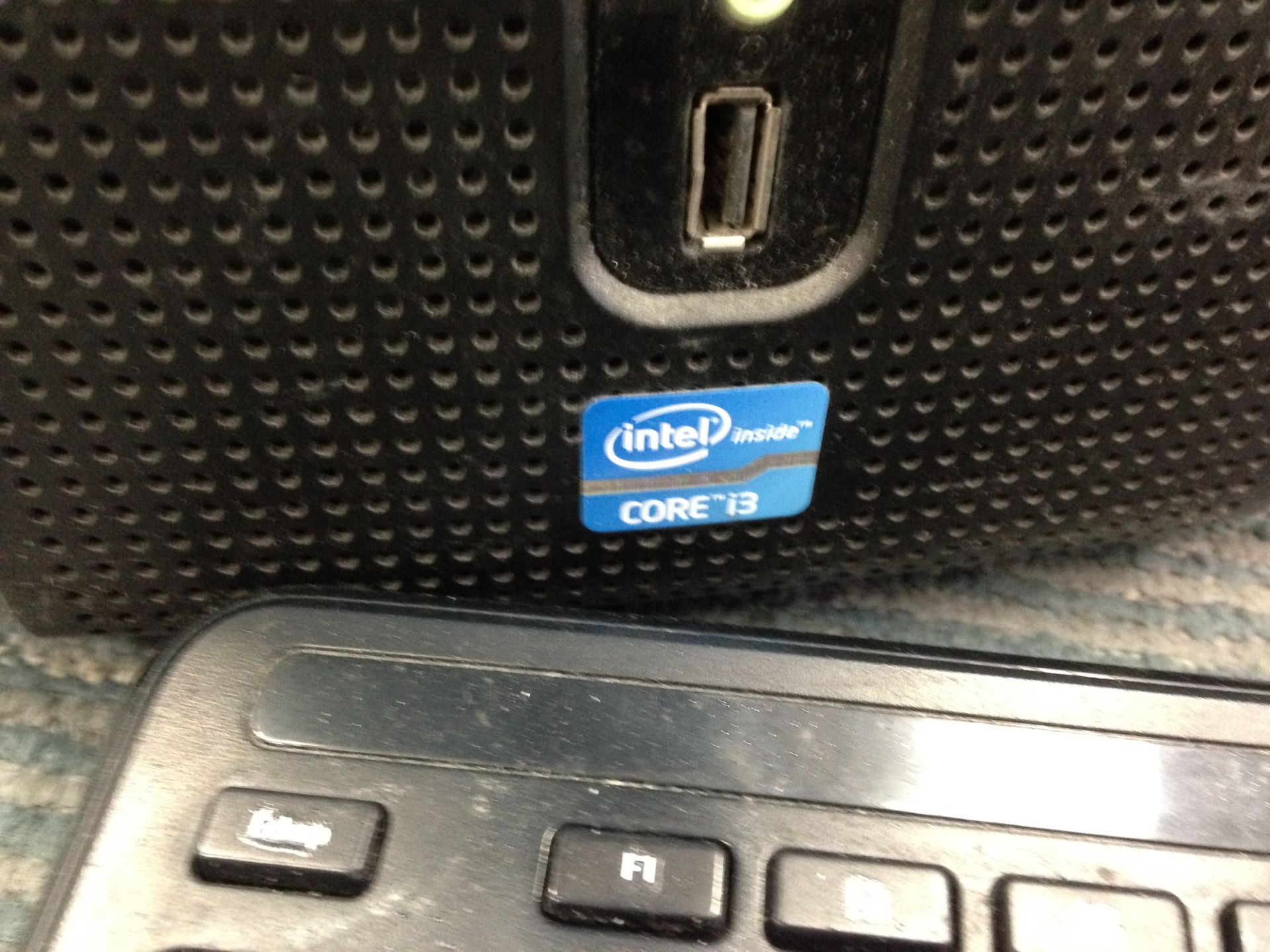 INTEL INSIDE CORE I3 WITH SCREEN KEYBOARD MOUSE - Image 2 of 4