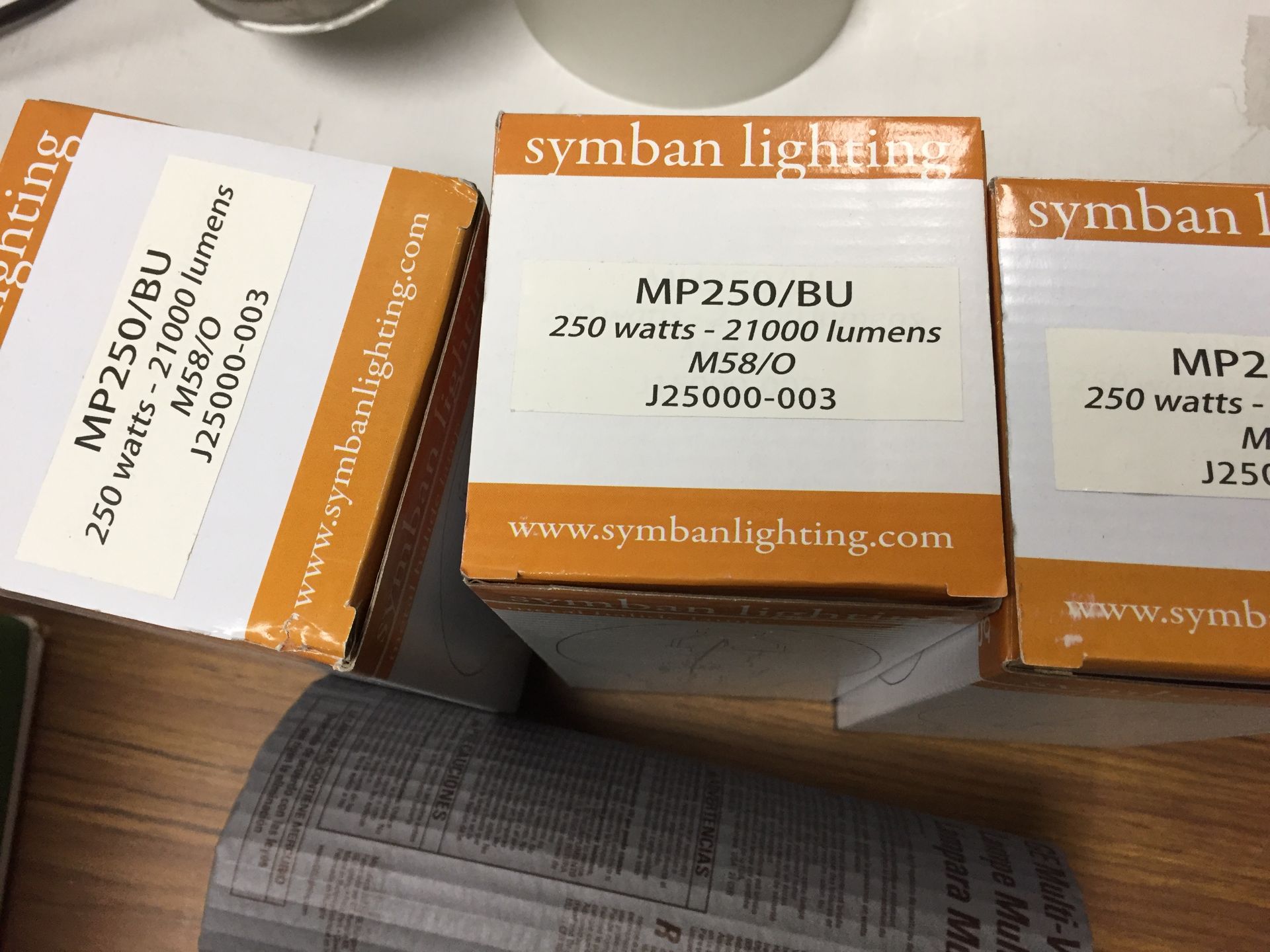 SYMBAN LIGHTING 250 WATTS 21000 LUMENS M58/0 J25000-003 - Image 2 of 4