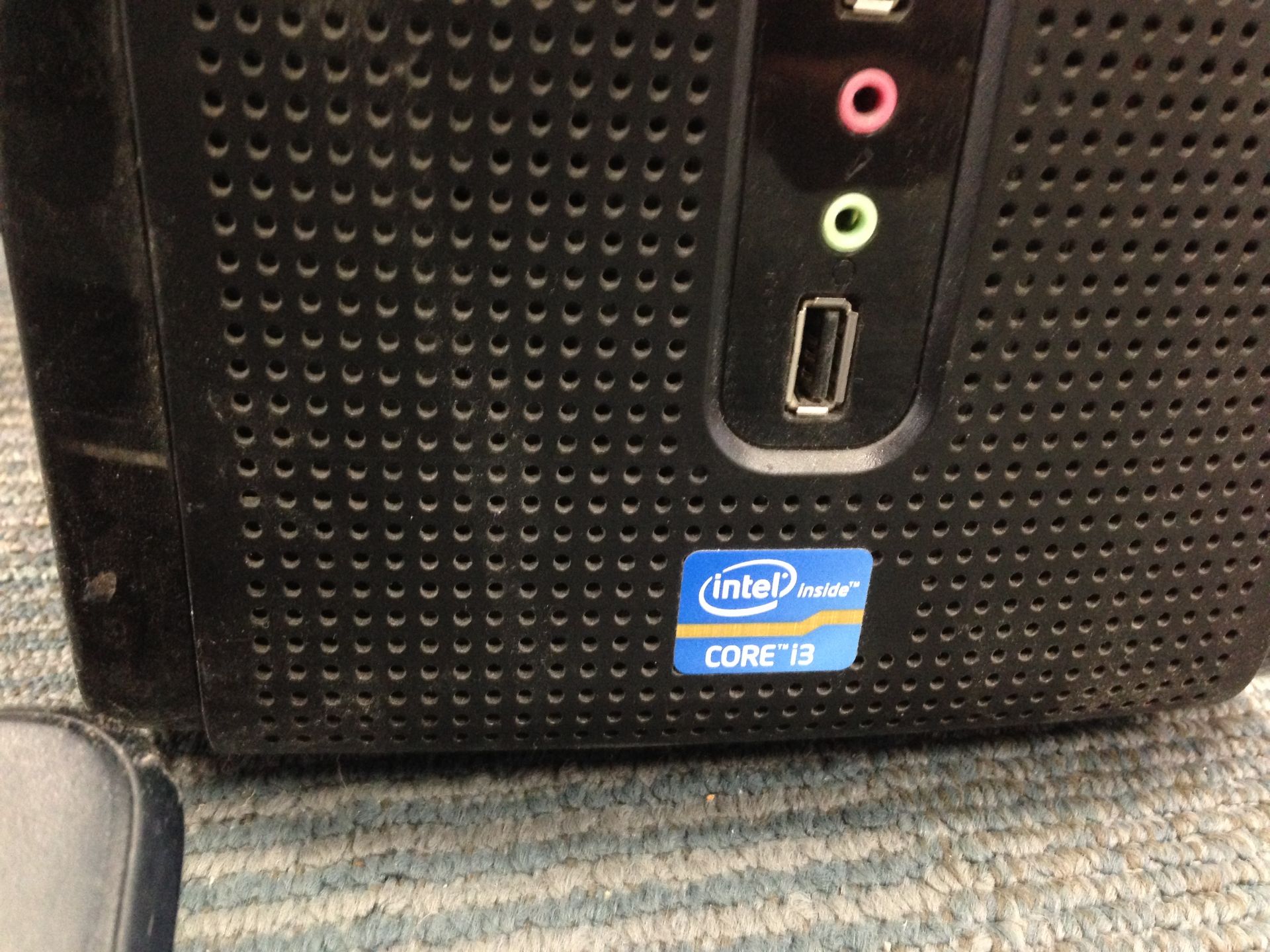 INTEL INSIDE CORE I3 WITH SCREEN KEYBOARD MOUSE - Image 2 of 3