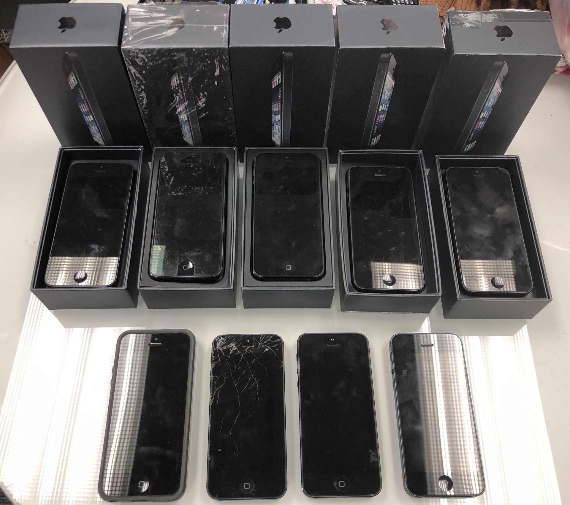 9 X IPHONE 5 IN ORIGINAL BOXES , ALL WORK, A FEW CRACKED AND LOCKED