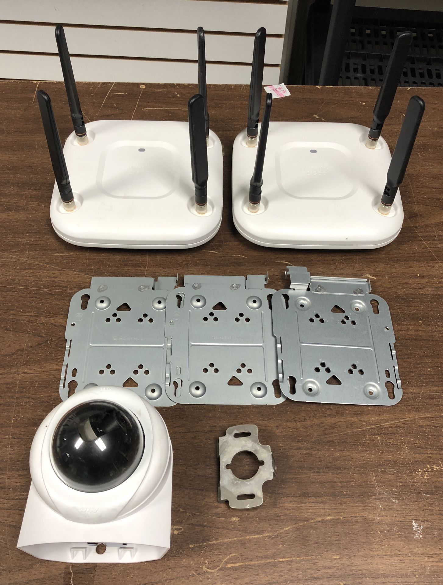 2 x Cisco 802.11ac CAP Ext Ant MPN: AIR-CAP2702E-A-K9 + 360 degree camera with all mounting brackets