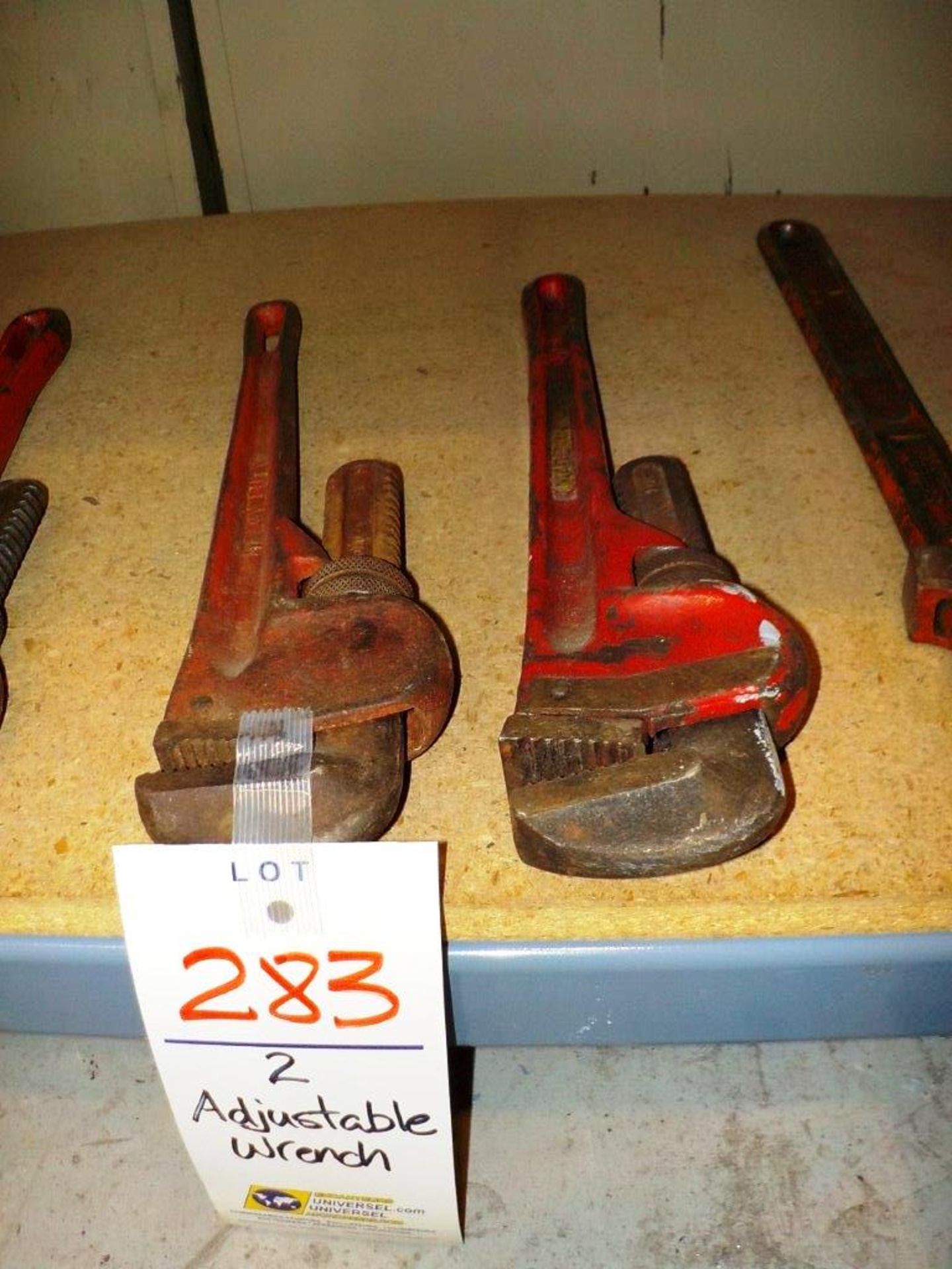 ADJUSTABLE PIPE WRENCH