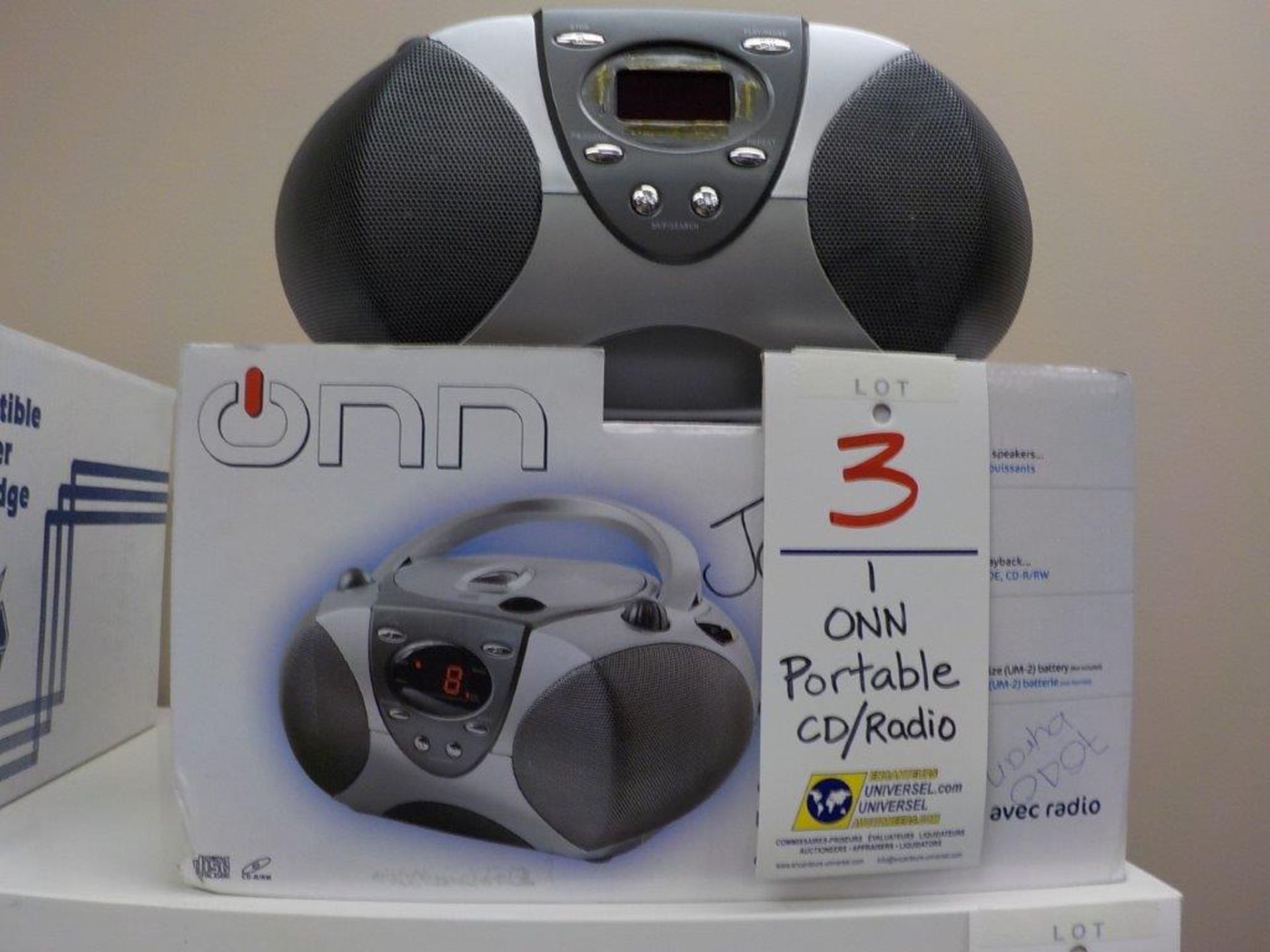 ONN PORTABLE CD/RADIO