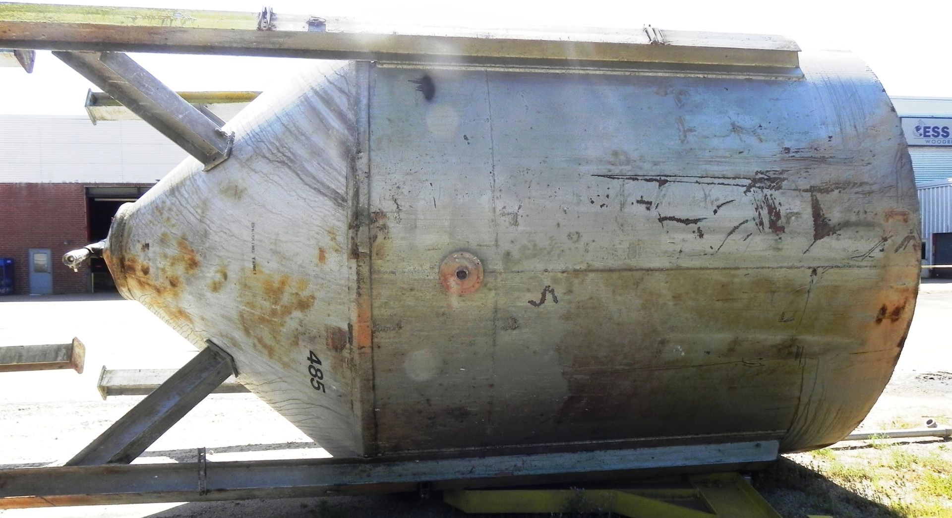 5,500 Gallon Cone Bottom Tank with Valve - Image 3 of 8