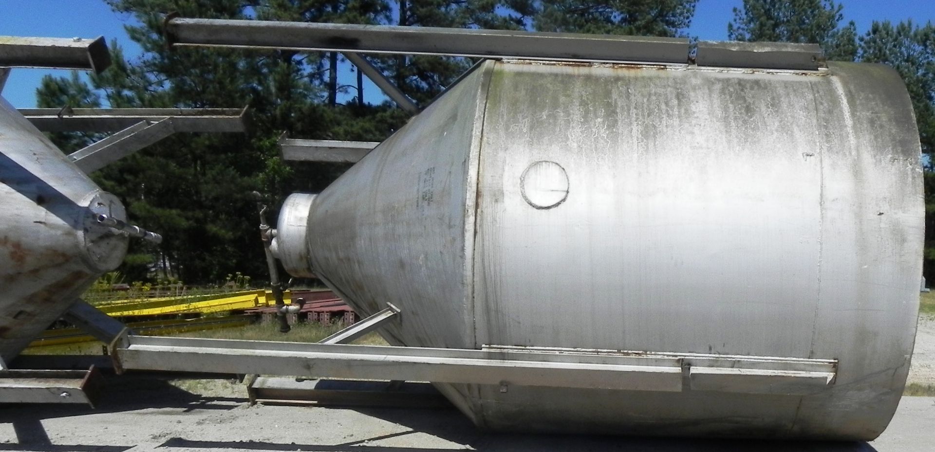 5,500 Gallon Cone Bottom Tank with Valve