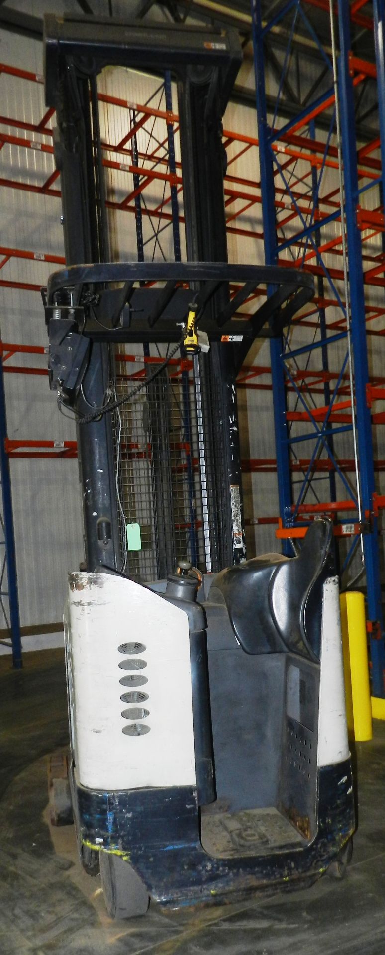 Crown 4,500 lbs Narrow-Aisle Reach Truck RR5220-45 - Image 5 of 6