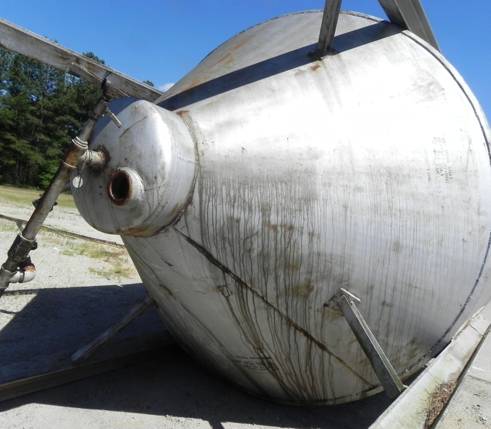 5,500 Gallon Cone Bottom Tank with Valve - Image 7 of 8