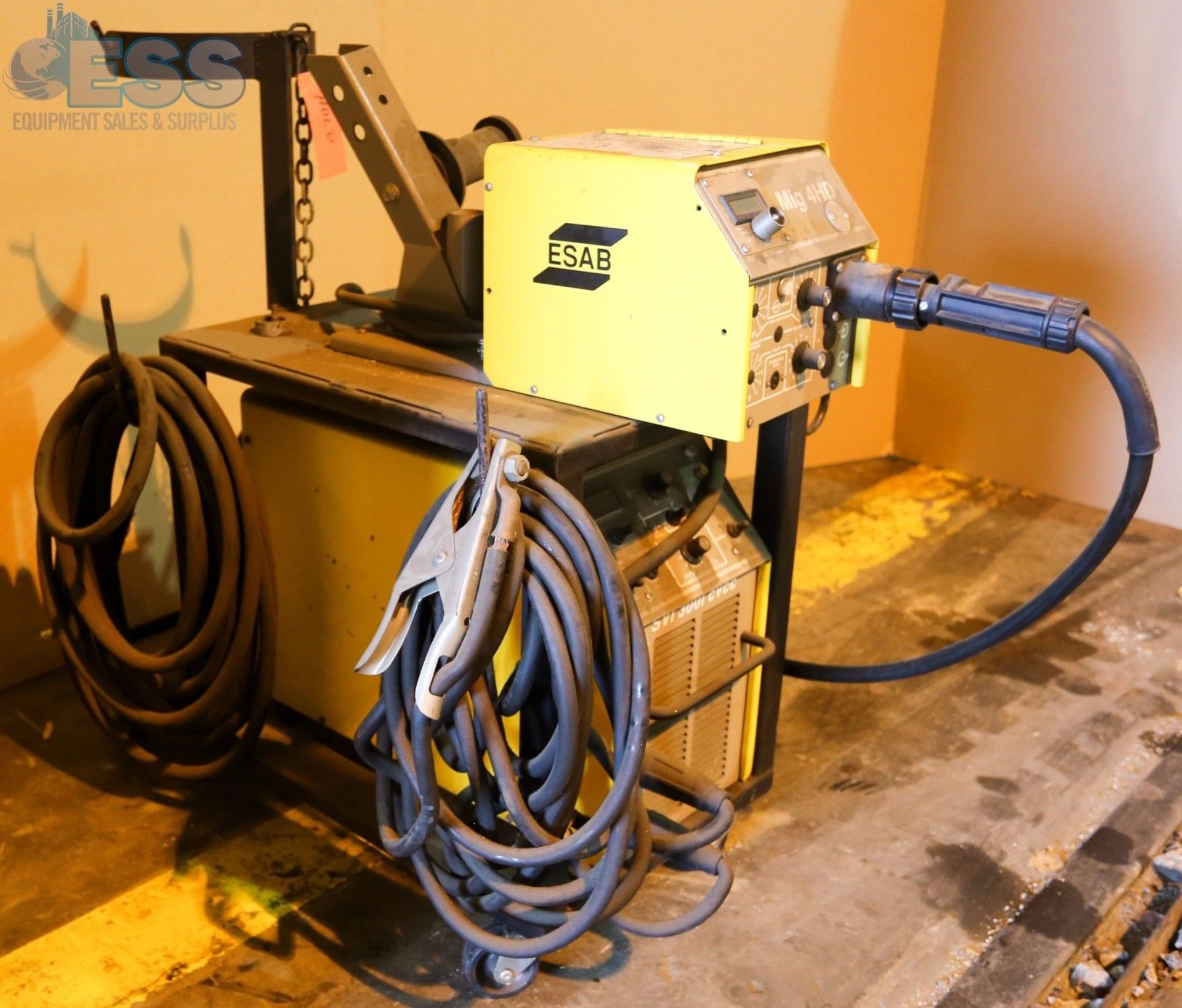 ESAB SVI 300i CVCC Welder w/ Mig 4HD Feeder