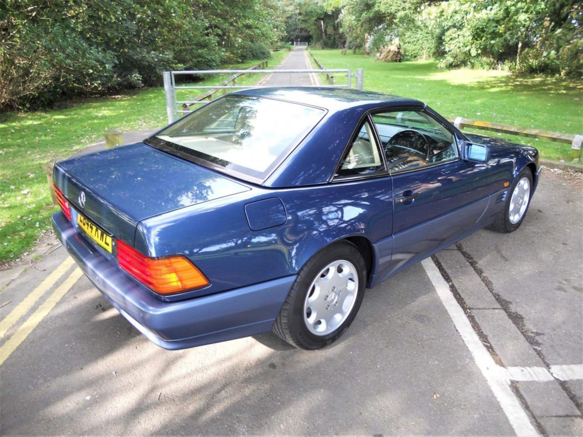 Mercedes 280SL 1994 - Image 4 of 12