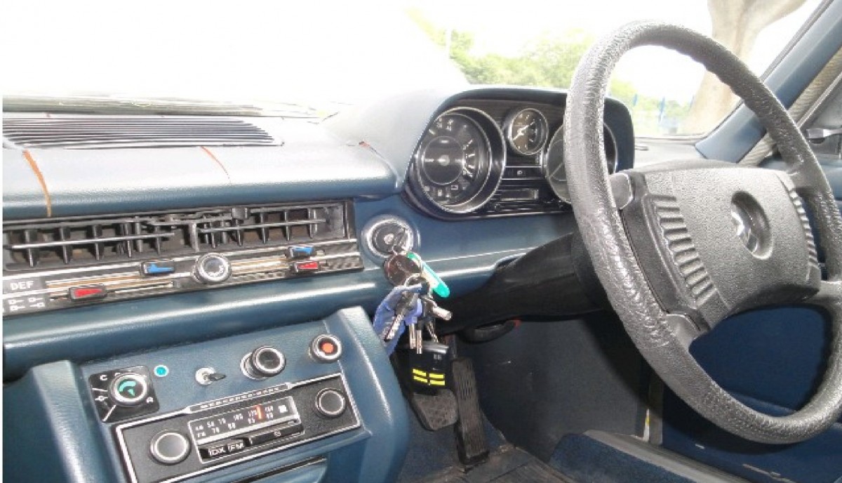 Mercedes 230-6 W114 RHD - Image 4 of 7