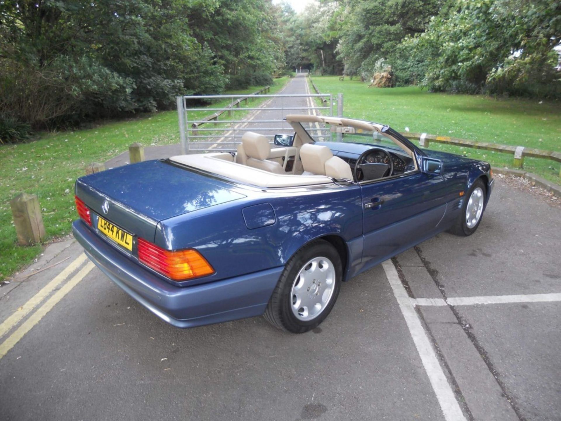 Mercedes 280SL 1994 - Image 7 of 12