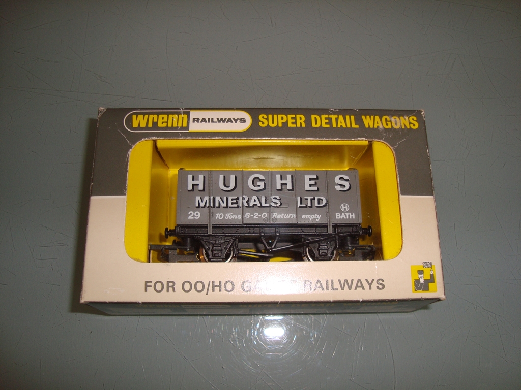 A rare Wrenn W5106 High Sided Hughes Mineral Van (Period 4 only 129 produced) - Excellent, Good to