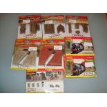A group of Hornby Skaledale accessories to include tunnels and walls etc as lotted - appear unused -