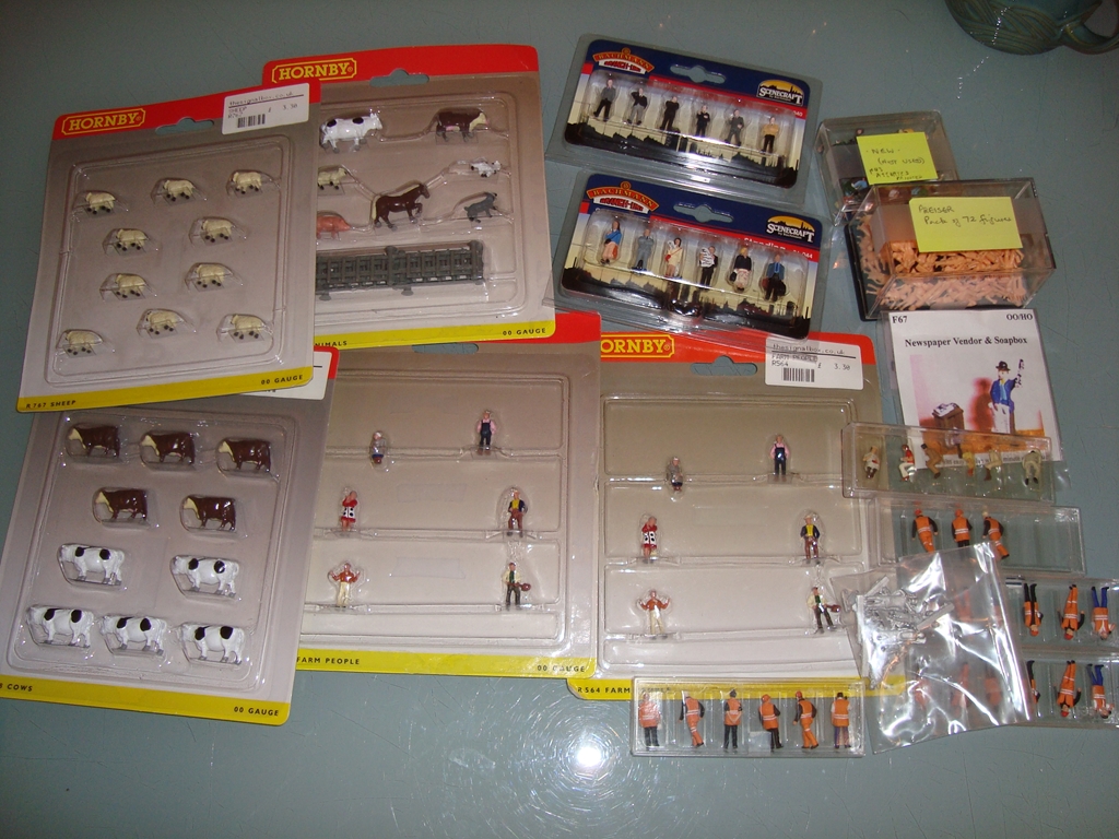 A quantity of figure accessory packs and unboxed figures by Hornby, Bachman, Preiser etc as lotted -