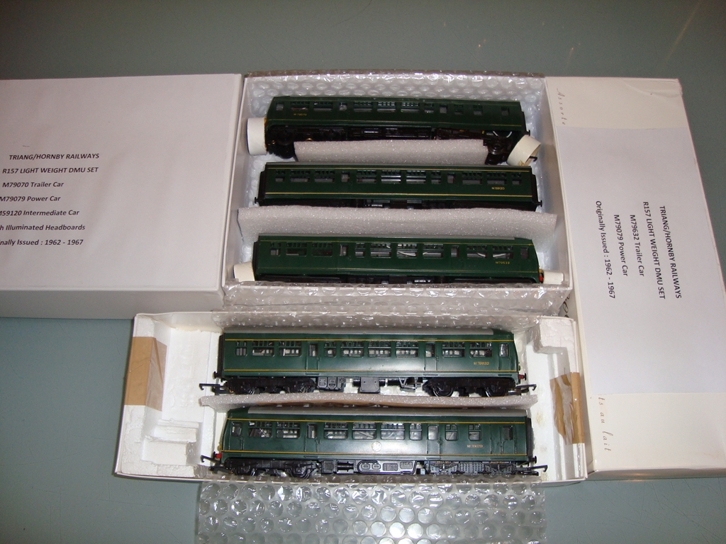 A pair of Tri-Ang/Hornby R157 lightweight DMU sets (one x 2 car and one x 3 car) - Very Good,