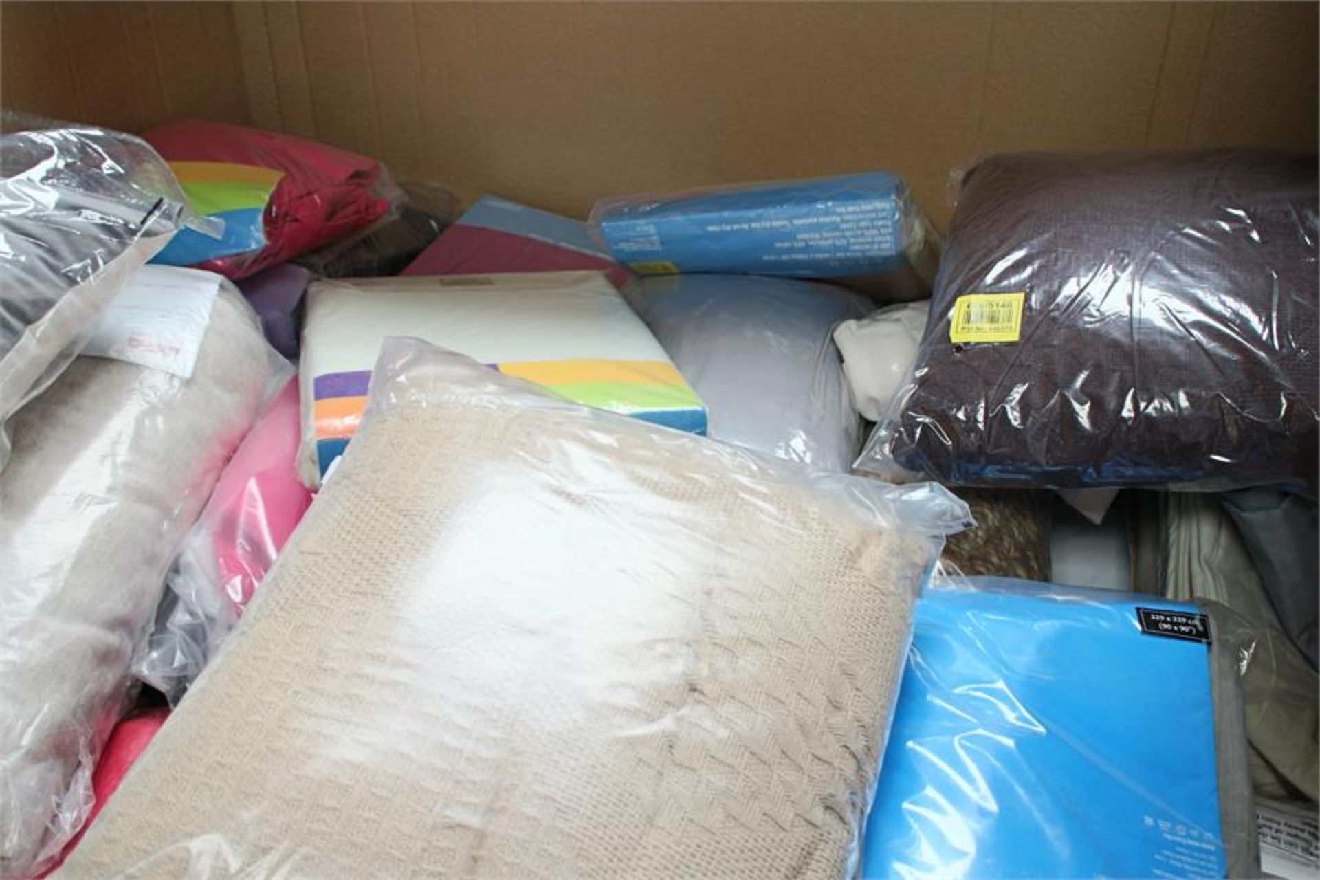 *** Trade Lot *** Textiles and Bedding Pallet Total RRP £2965.65 - Image 3 of 4