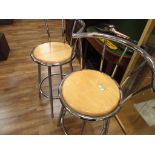 2 bar stools