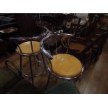 2 bar stools