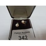 9ct gold white and black pearl earrings