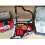 Musical piano jewellery case
