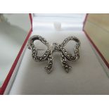 Sterling silver bow brooch