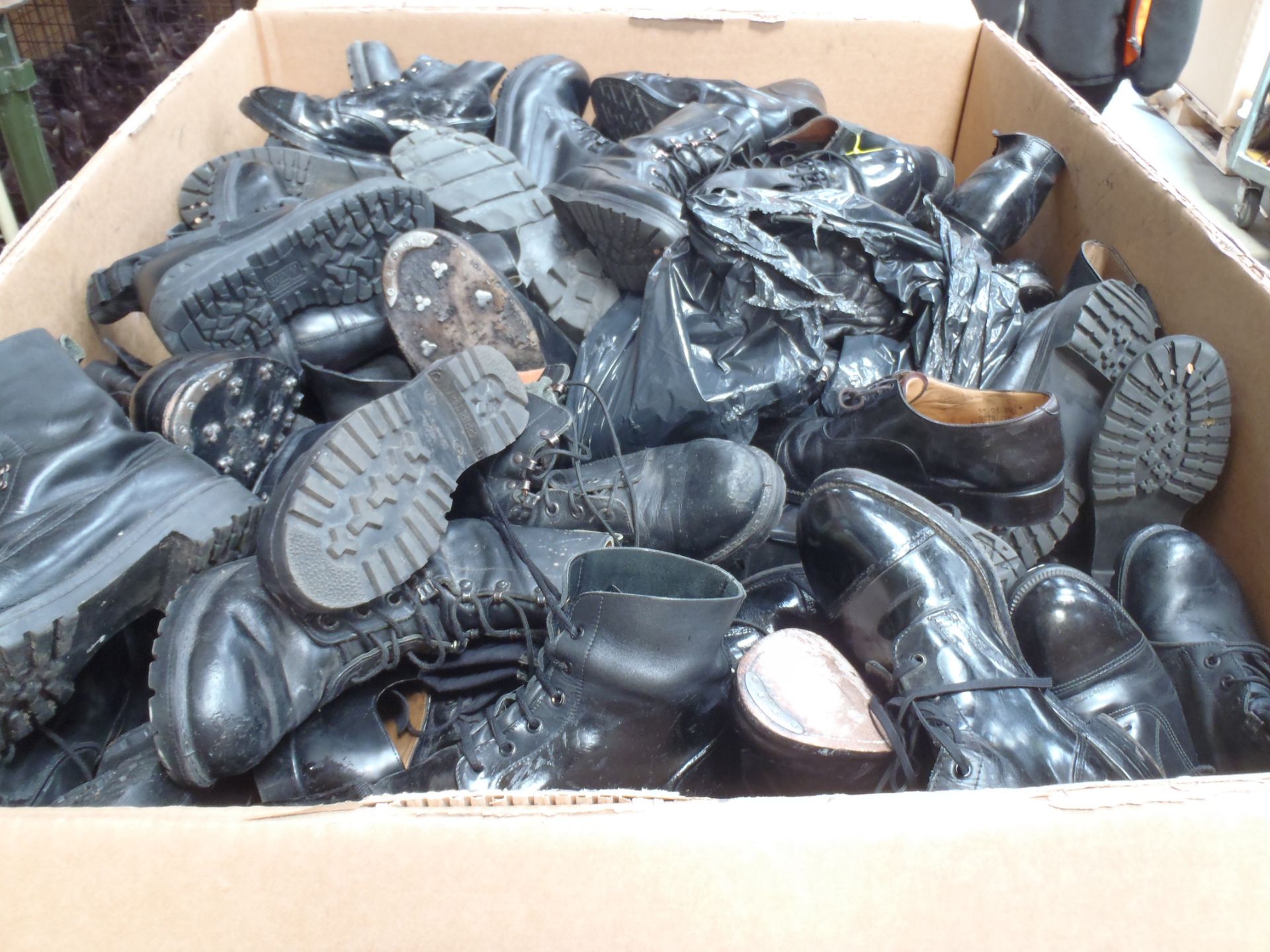 PALLET OF BOOTS - USED - UNPAIRED - UNGRADED