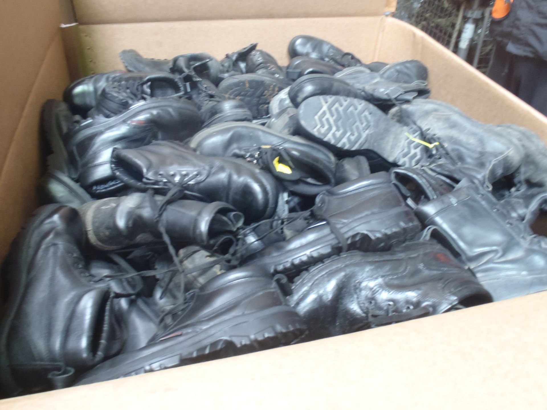 PALLET OF BOOTS/SHOES - USED - UNPAIRED - UNGRADED