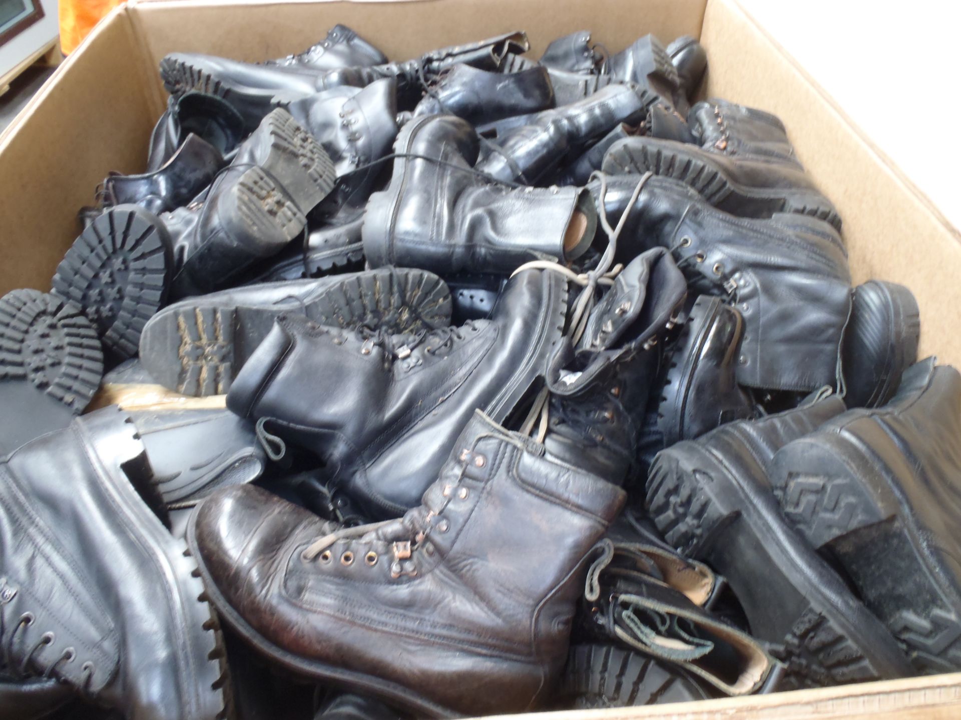 PALLET OF BOOTS/SHOES - USED - UNPAIRED - UNGRADED