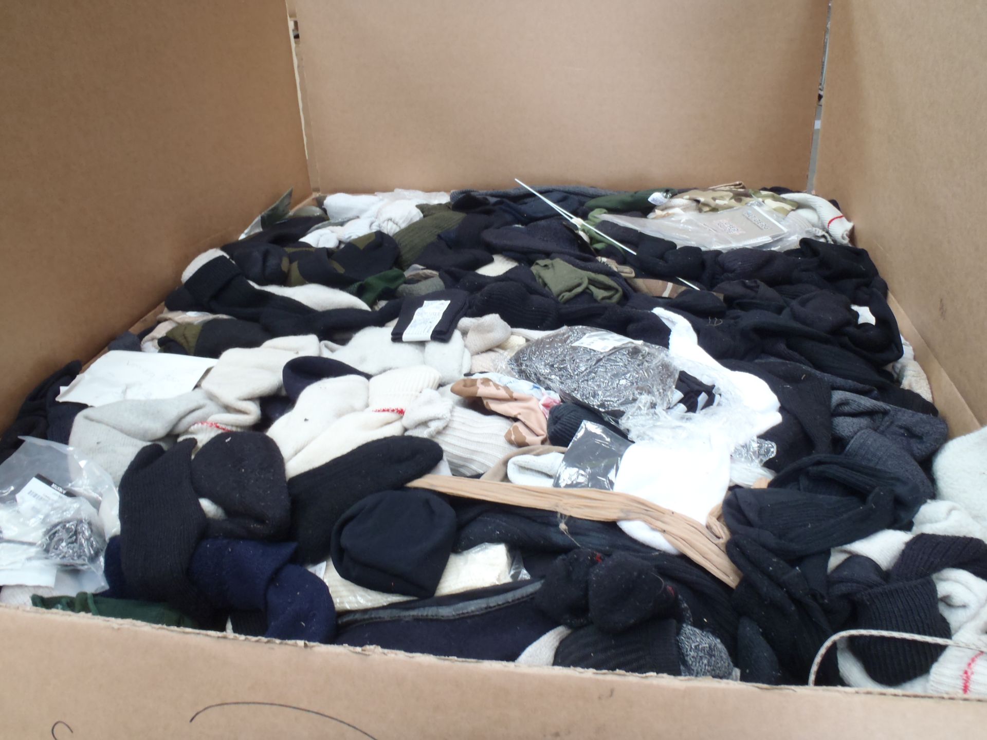 PALLET OF SOCKS - USED - UNGRADED - UNPAIRED