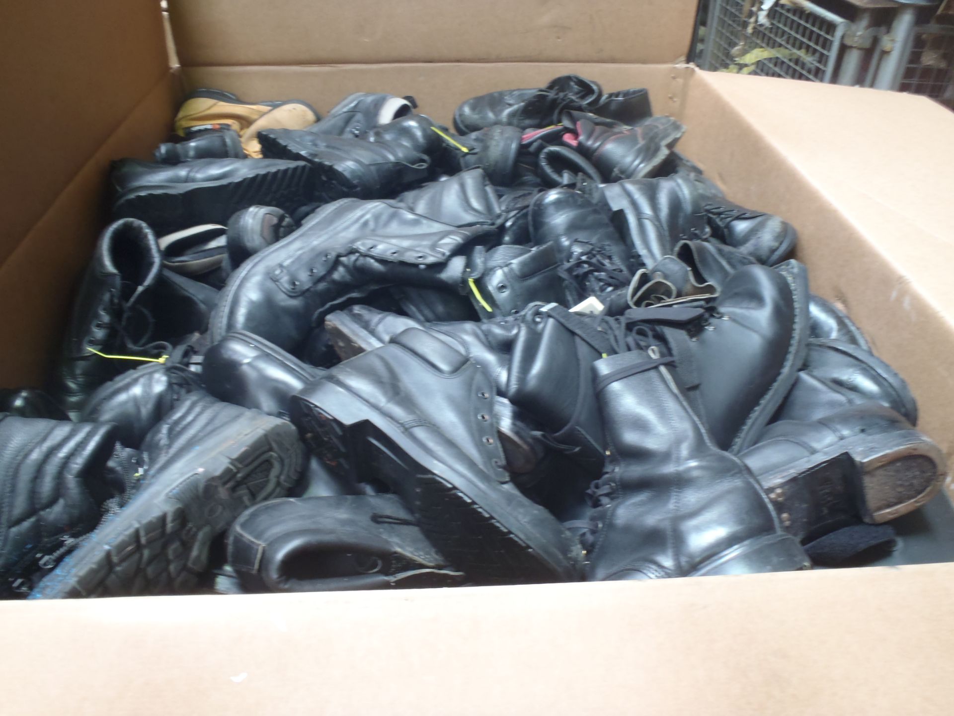 PALLET OF BOOTS - USED - UNPAIRED - UNGRADED