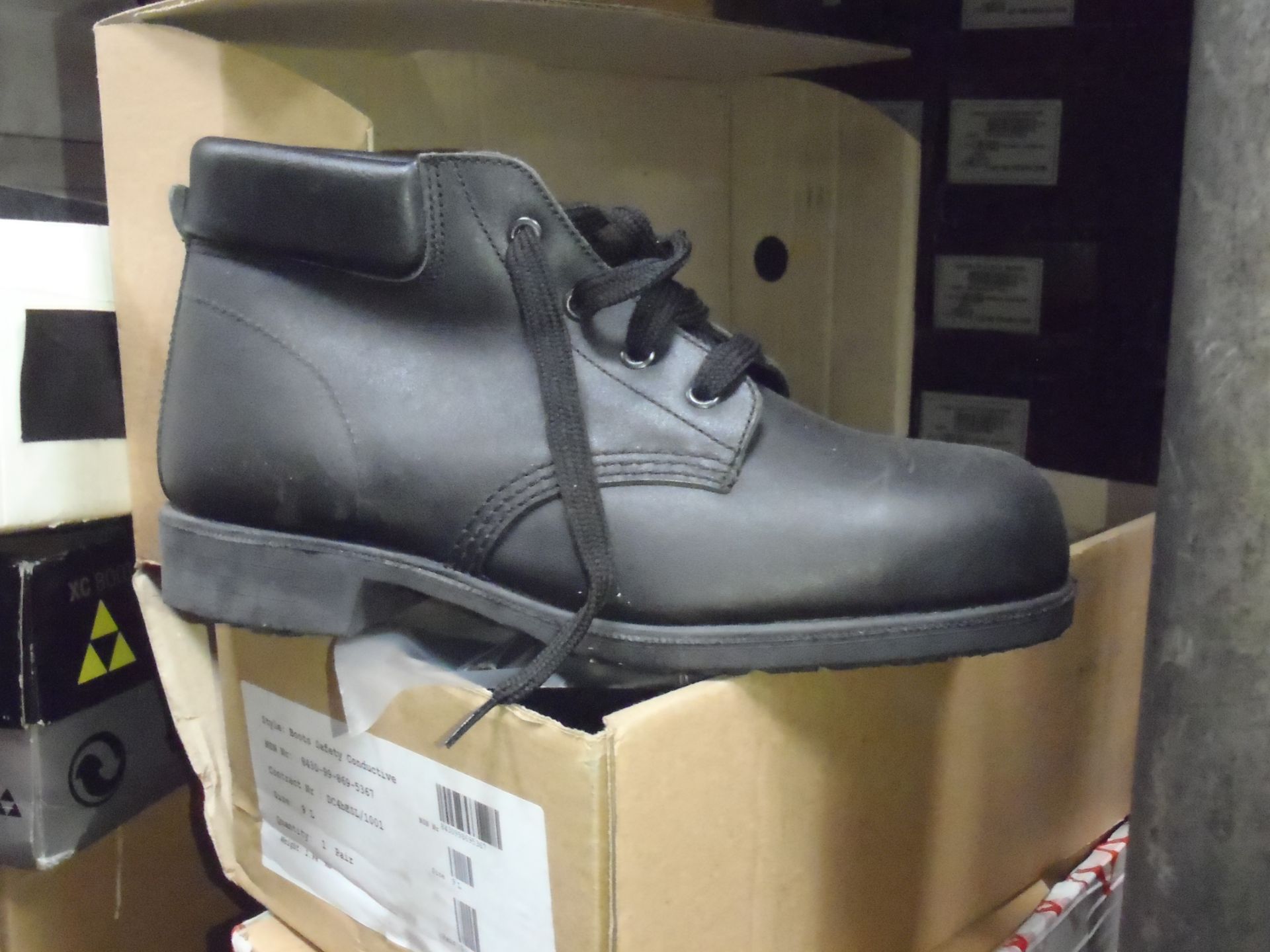 Pack of 8 - Safety Boots - Mix of Small Sizes - New